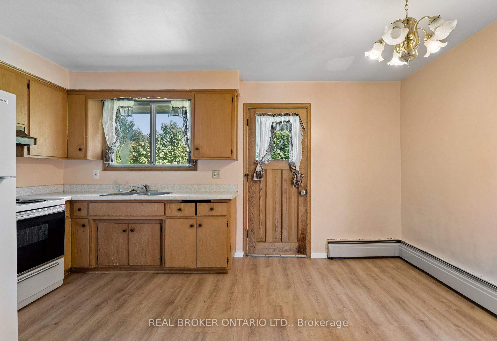 Photo 8 of 530 Glen Forrest Boulevard, Waterloo, Lakeshore Village — HOMEH