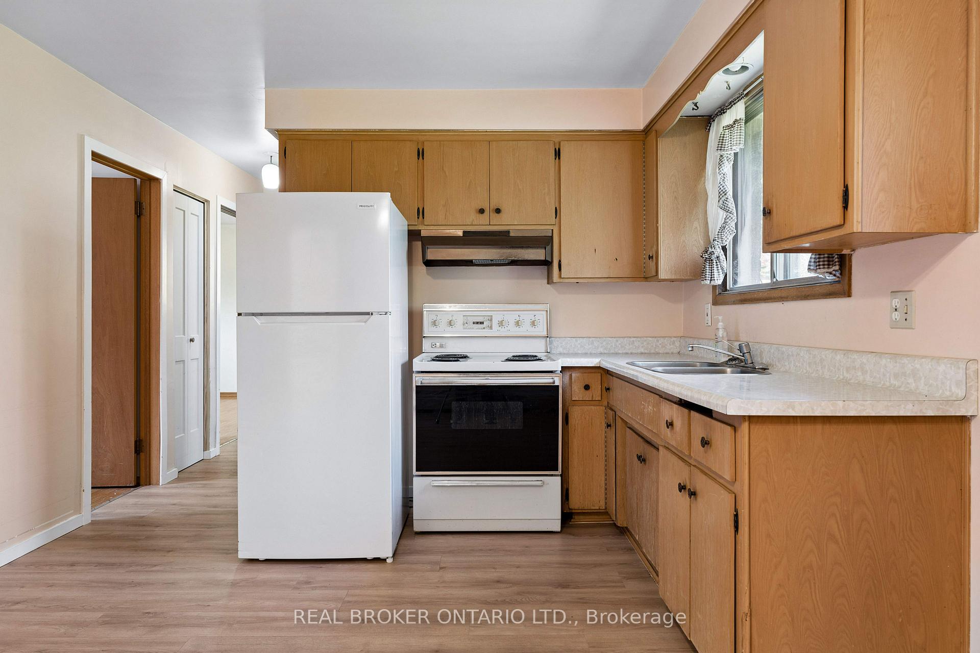 Photo 9 of 530 Glen Forrest Boulevard, Waterloo, Lakeshore Village — HOMEH