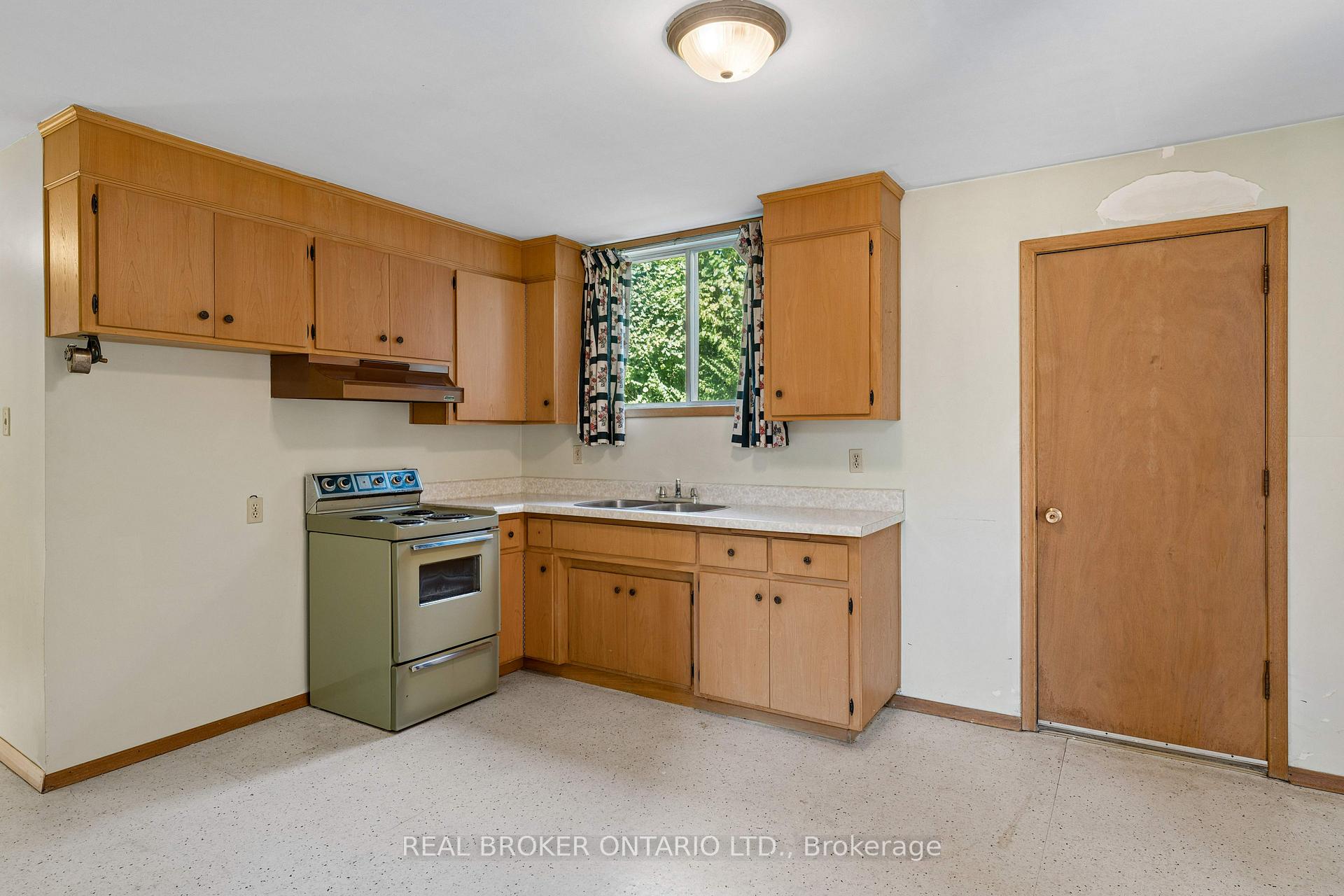 Photo 16 of 530 Glen Forrest Boulevard, Waterloo, Lakeshore Village — HOMEH