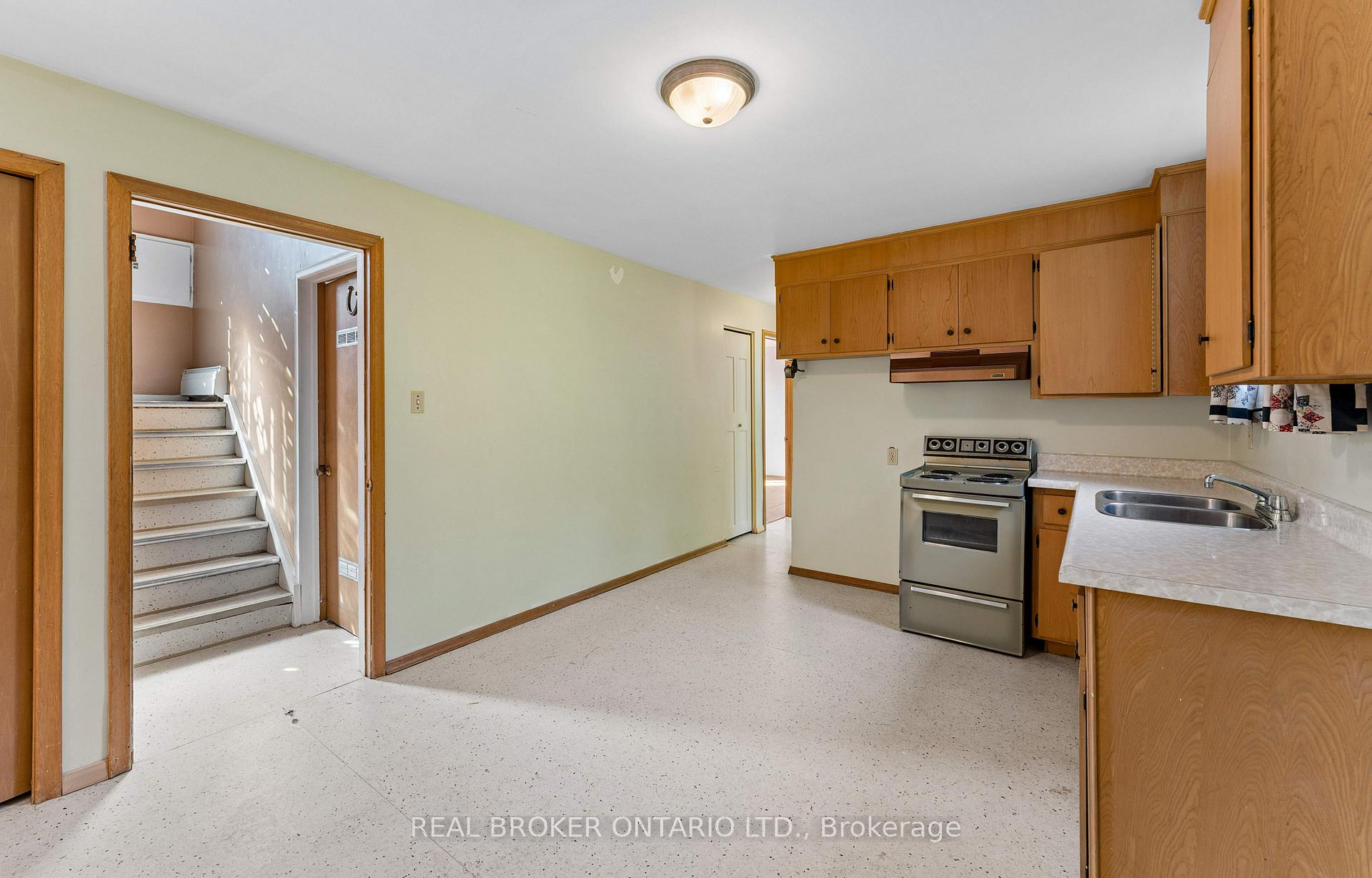 Photo 17 of 530 Glen Forrest Boulevard, Waterloo, Lakeshore Village — HOMEH