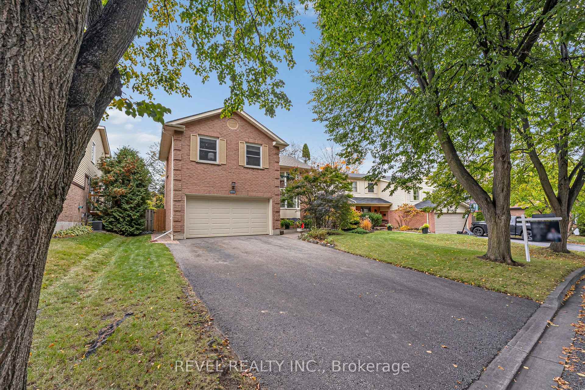Photo 1 of 806 Linden Court, Whitby, Williamsburg — HOMEH