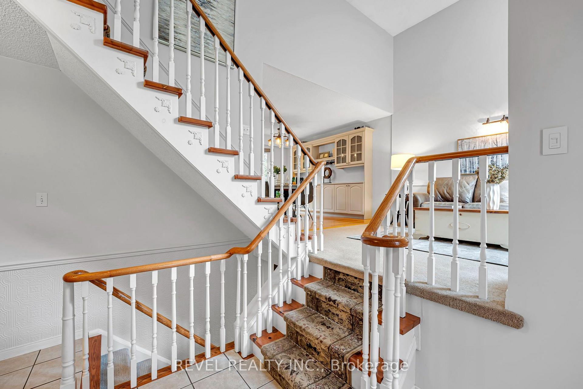 Photo 2 of 806 Linden Court, Whitby, Williamsburg — HOMEH
