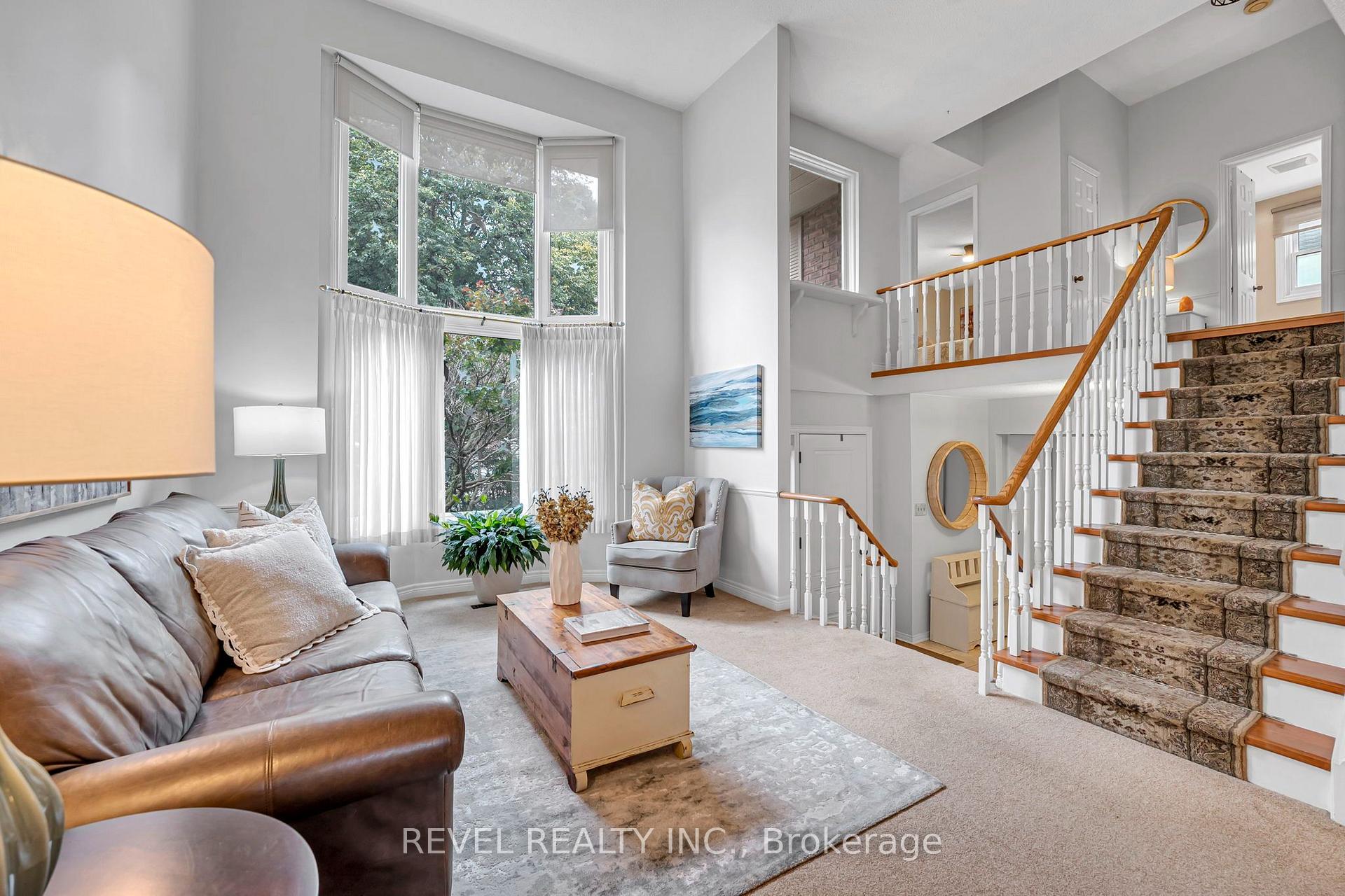 Photo 4 of 806 Linden Court, Whitby, Williamsburg — HOMEH