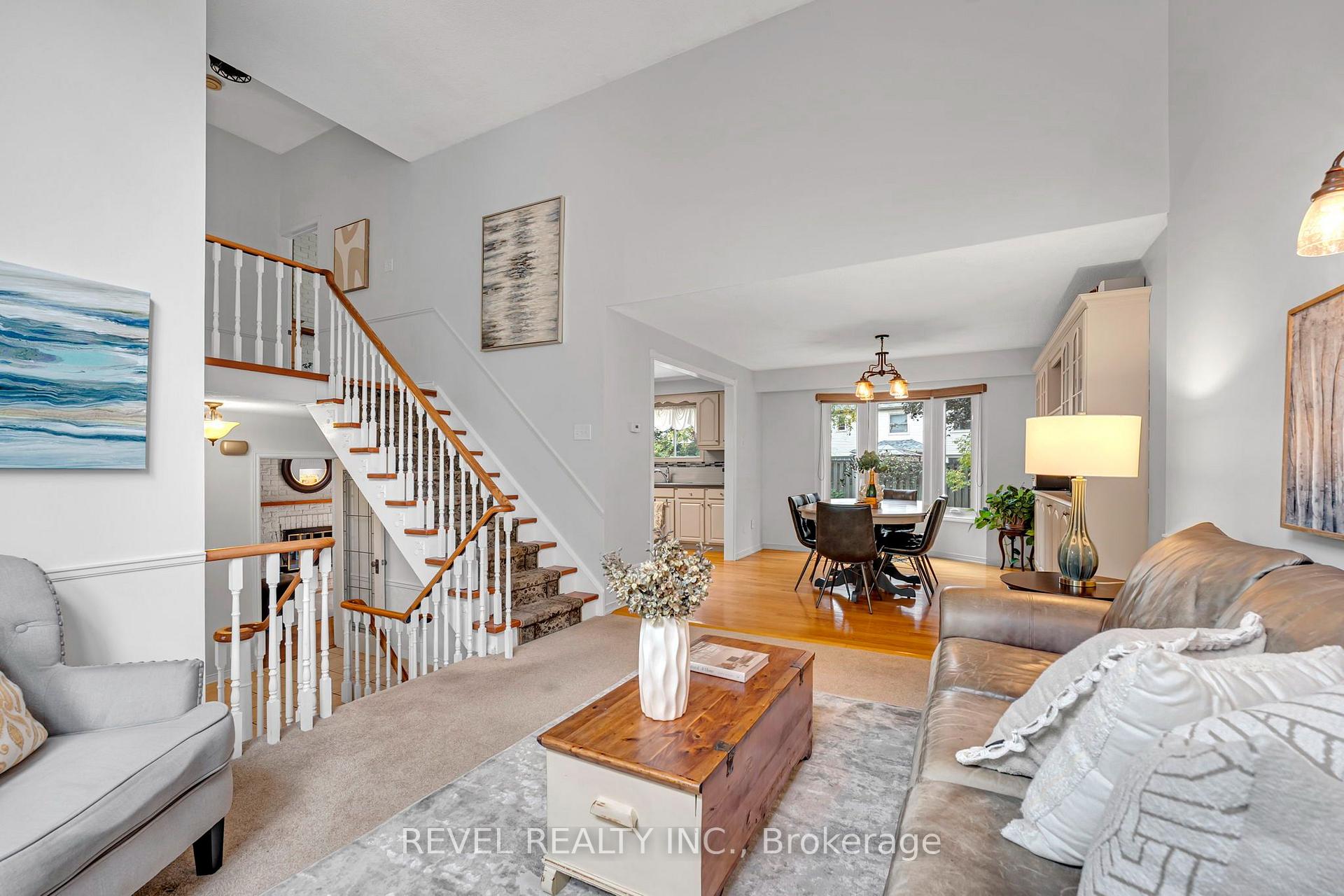Photo 5 of 806 Linden Court, Whitby, Williamsburg — HOMEH