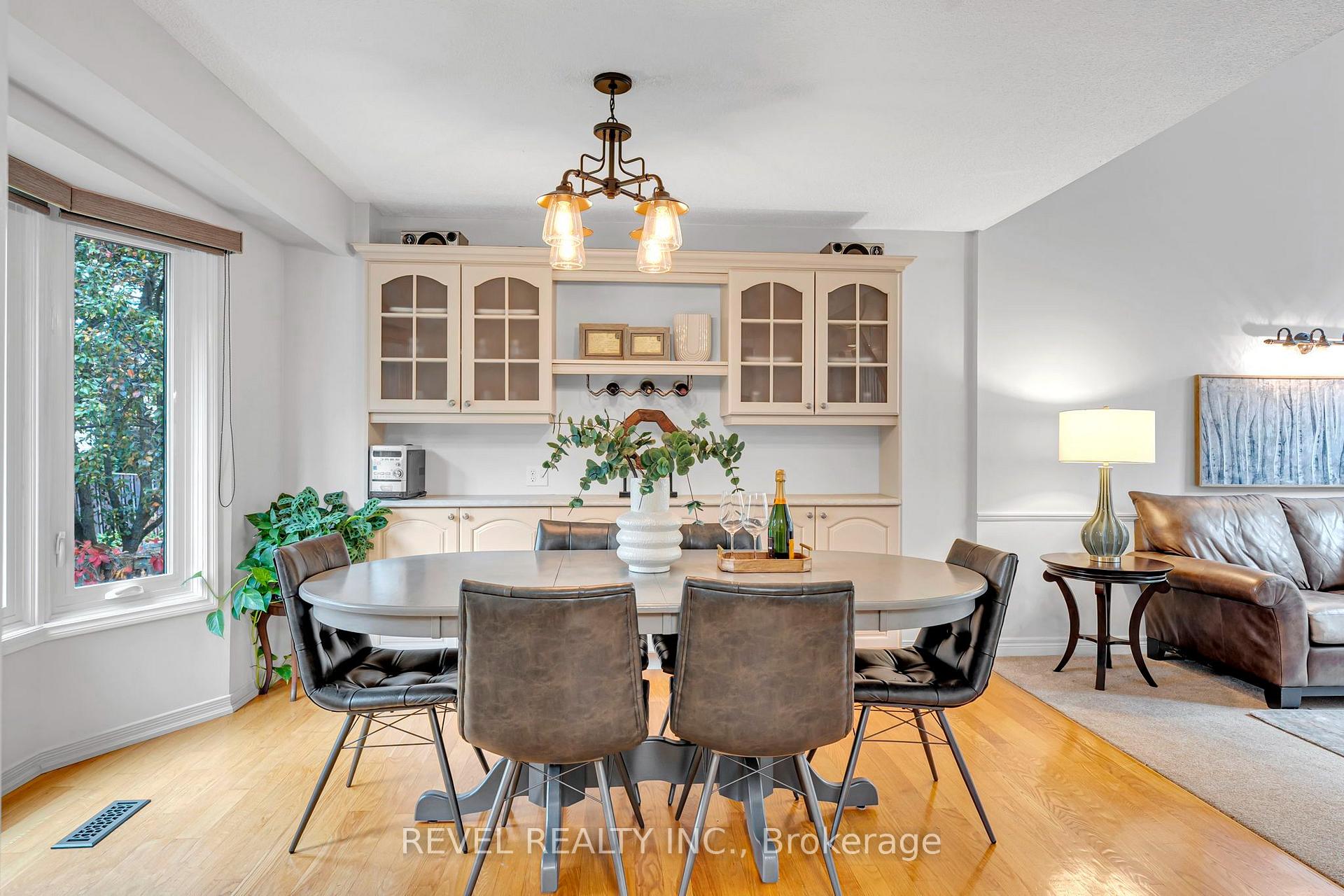 Photo 6 of 806 Linden Court, Whitby, Williamsburg — HOMEH