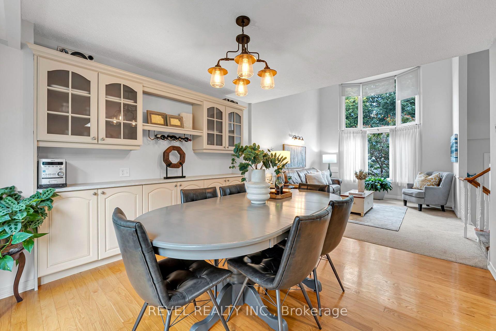 Photo 7 of 806 Linden Court, Whitby, Williamsburg — HOMEH