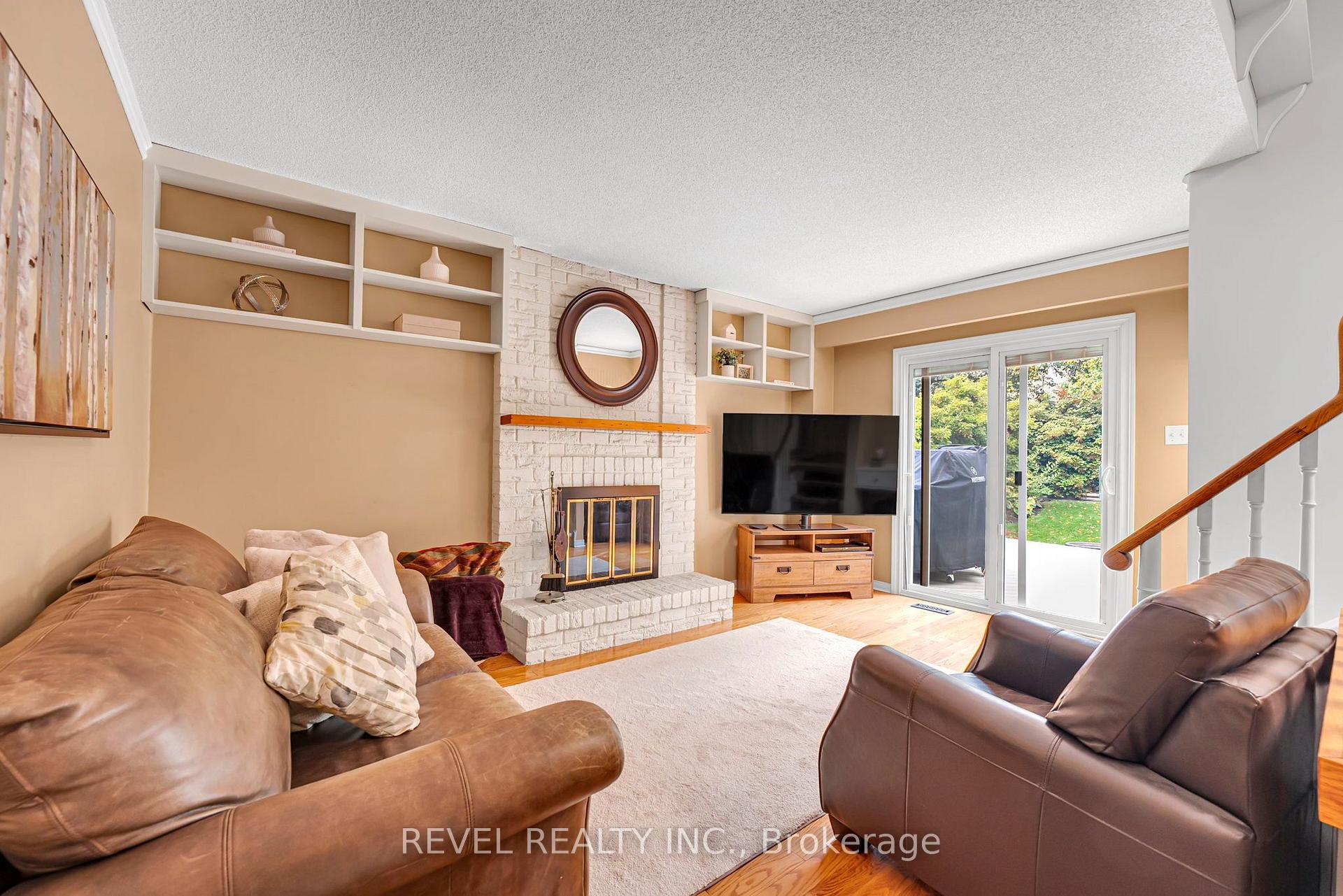 Photo 9 of 806 Linden Court, Whitby, Williamsburg — HOMEH