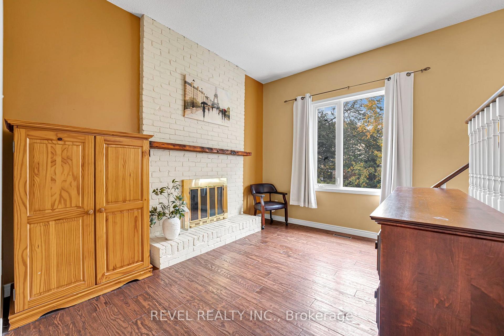 Photo 11 of 806 Linden Court, Whitby, Williamsburg — HOMEH
