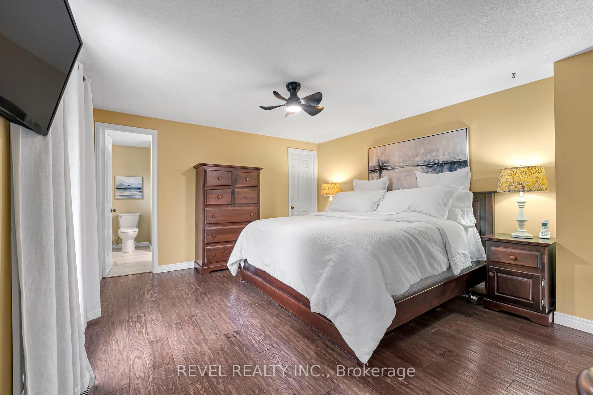 Photo 12 of 806 Linden Court, Whitby, Williamsburg — HOMEH
