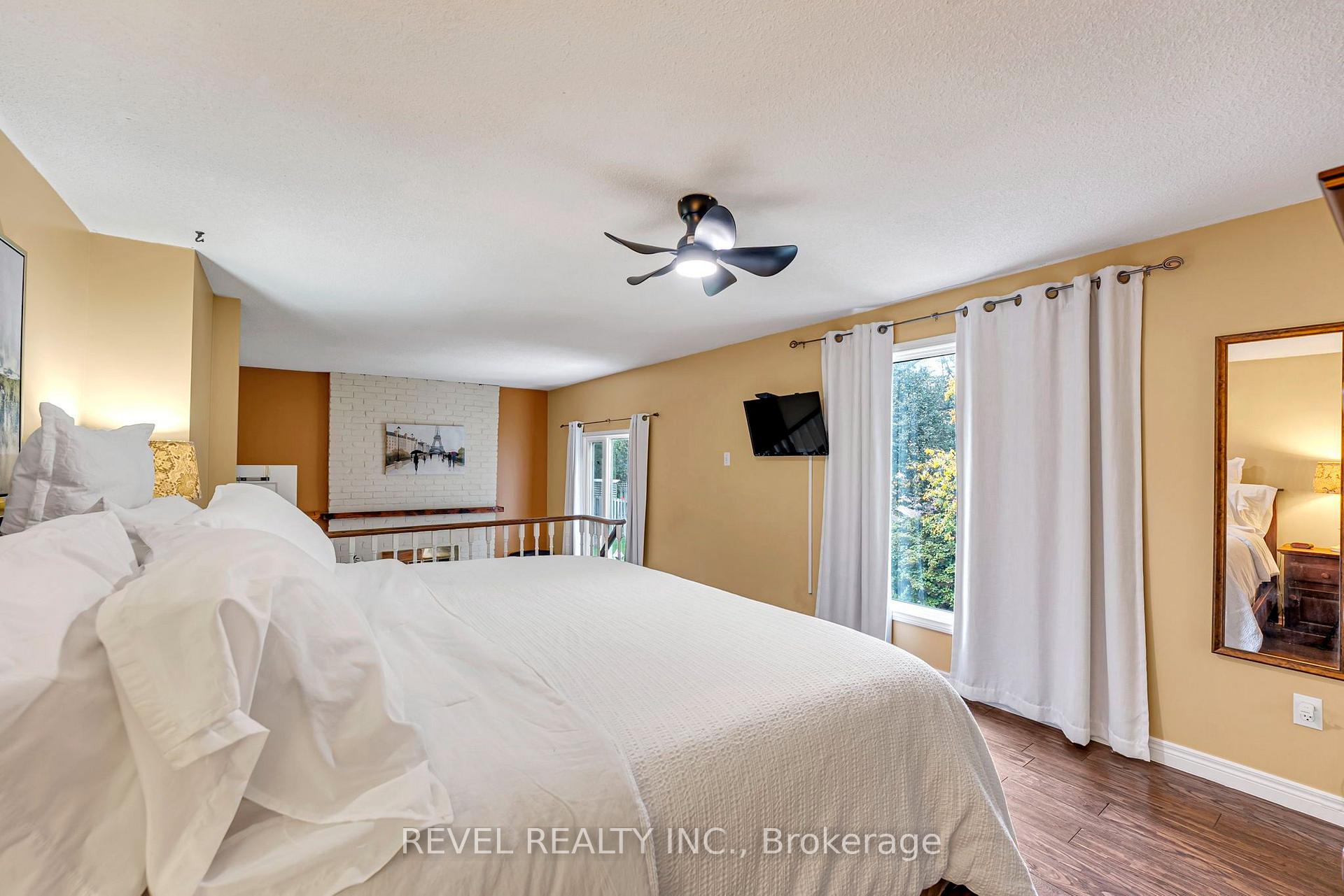 Photo 13 of 806 Linden Court, Whitby, Williamsburg — HOMEH