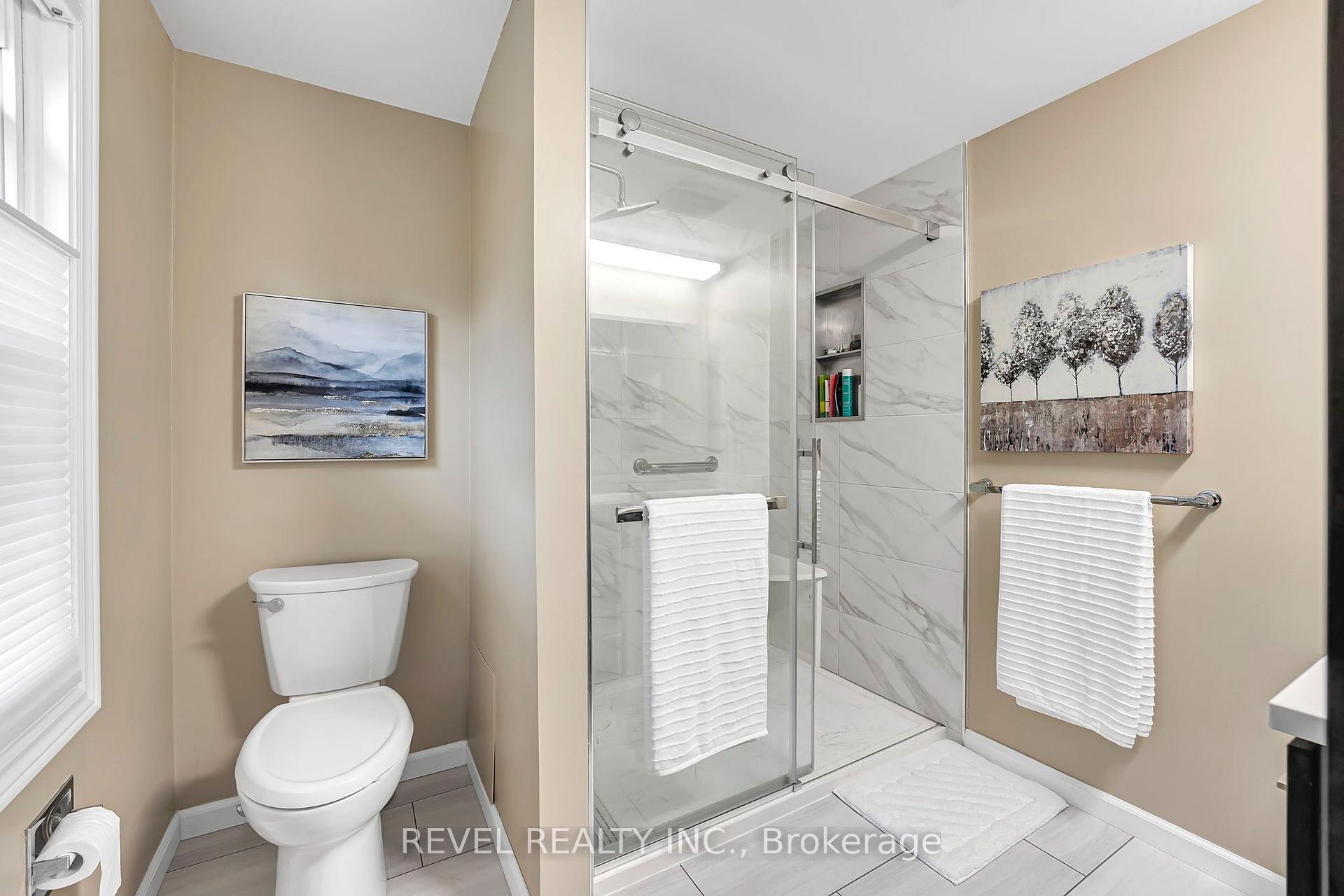 Photo 14 of 806 Linden Court, Whitby, Williamsburg — HOMEH