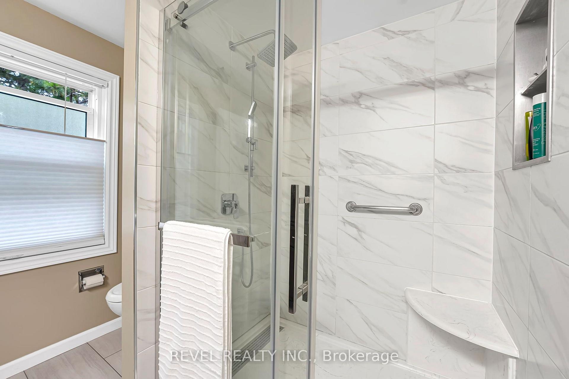 Photo 15 of 806 Linden Court, Whitby, Williamsburg — HOMEH