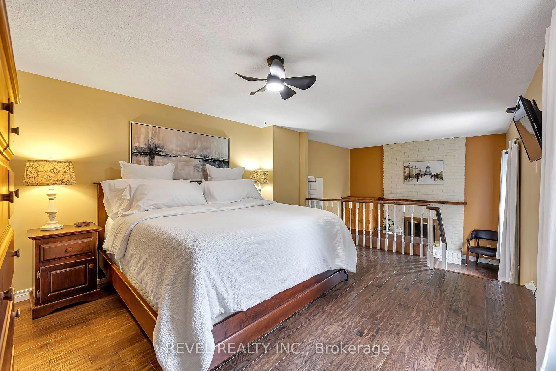 Photo 16 of 806 Linden Court, Whitby, Williamsburg — HOMEH