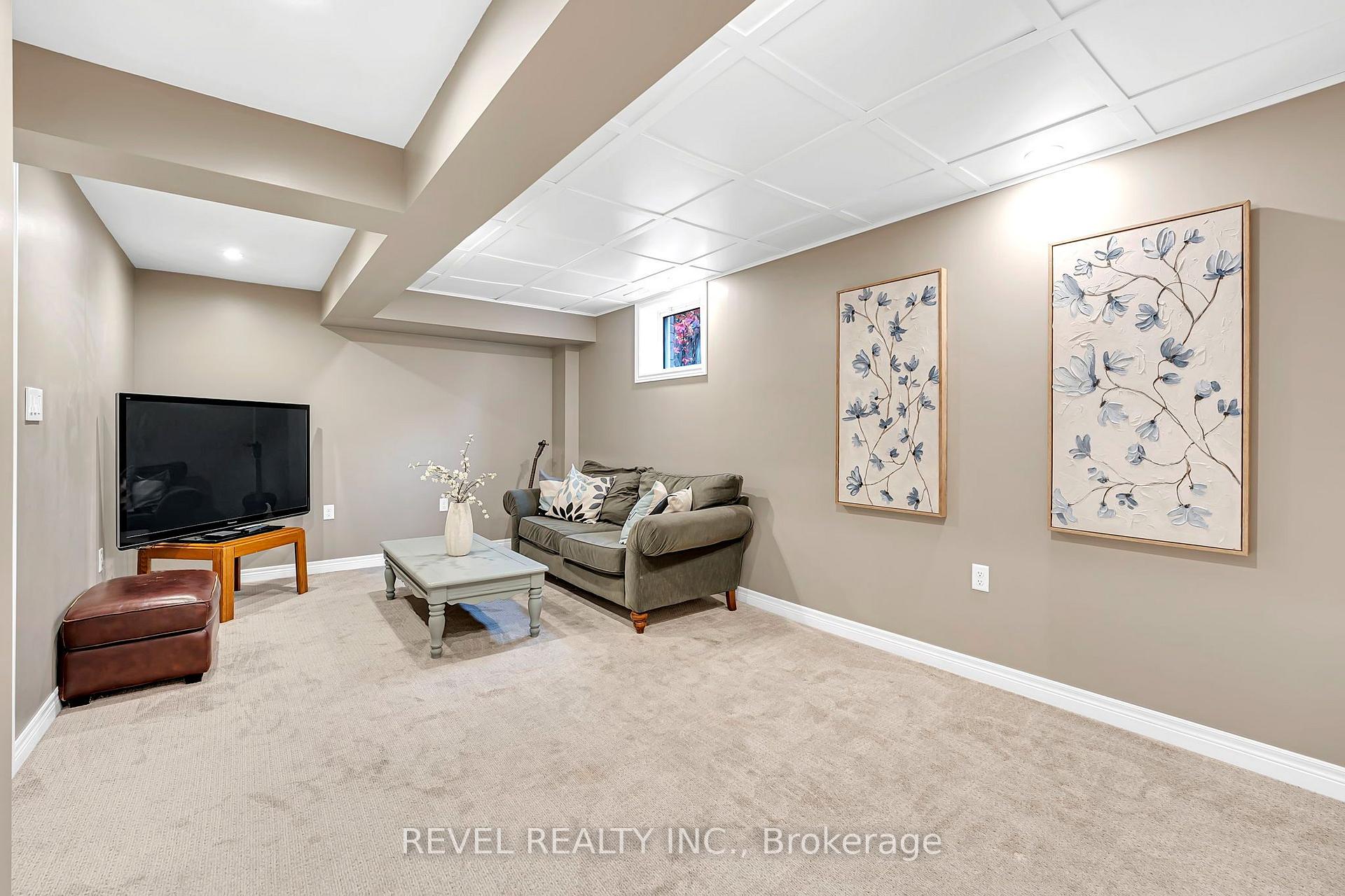 Photo 20 of 806 Linden Court, Whitby, Williamsburg — HOMEH