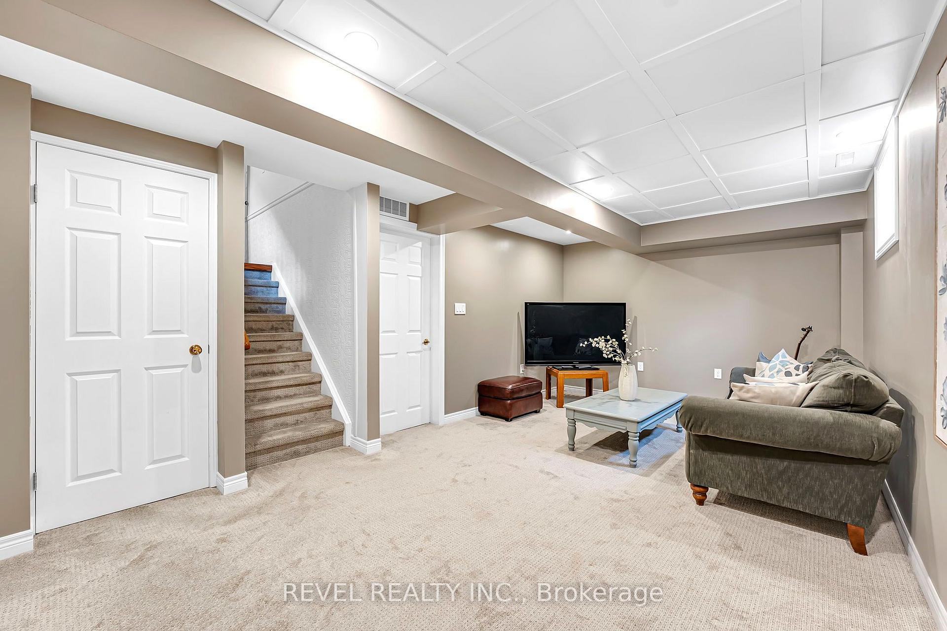Photo 22 of 806 Linden Court, Whitby, Williamsburg — HOMEH