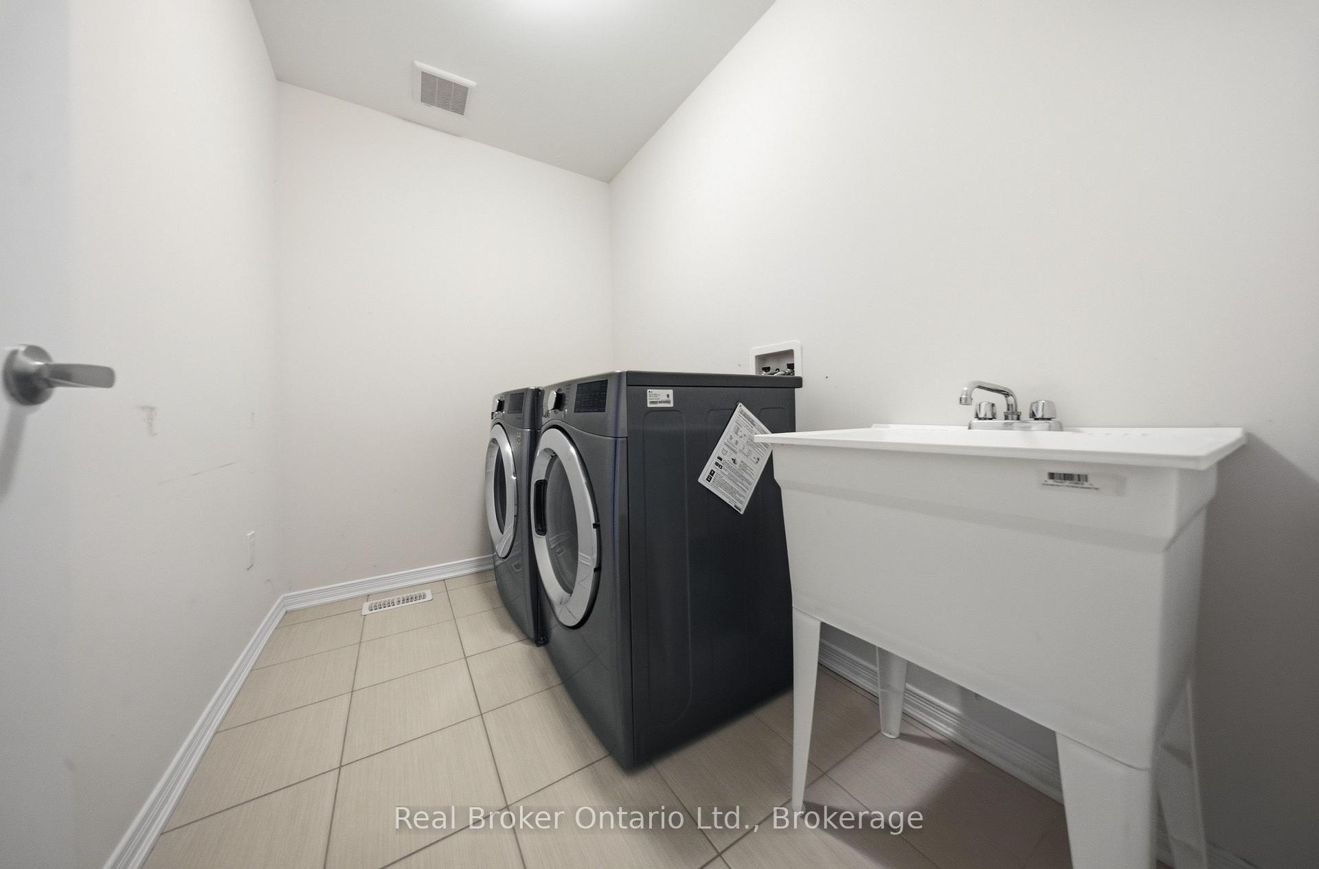 Photo 14 of 51 Magdalena Street, Hamilton, Stoney Creek Mountain — HOMEH