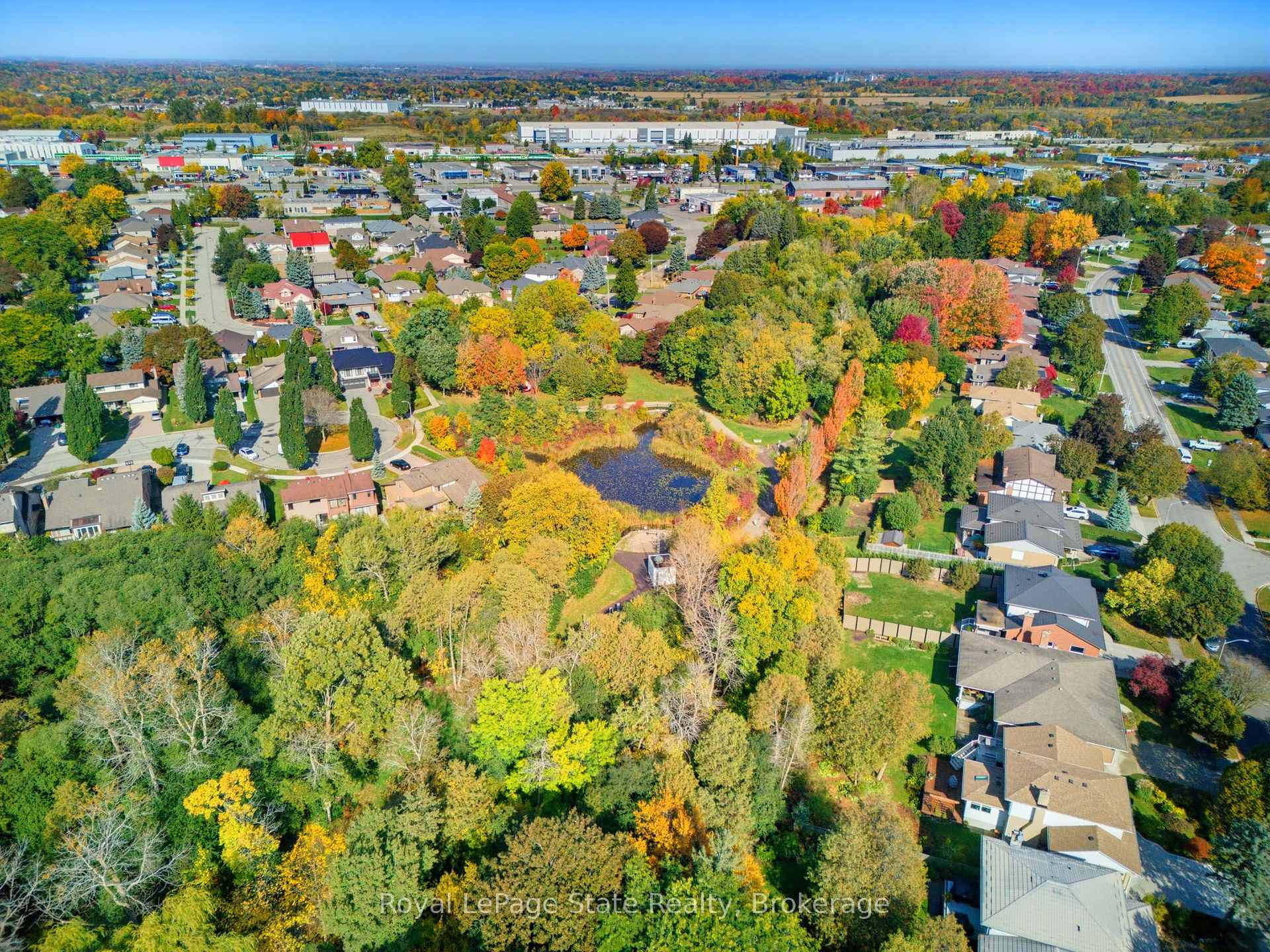 Photo 4 of 239 Carson Drive, Kitchener, Heritage Park - Kitchener — HOMEH
