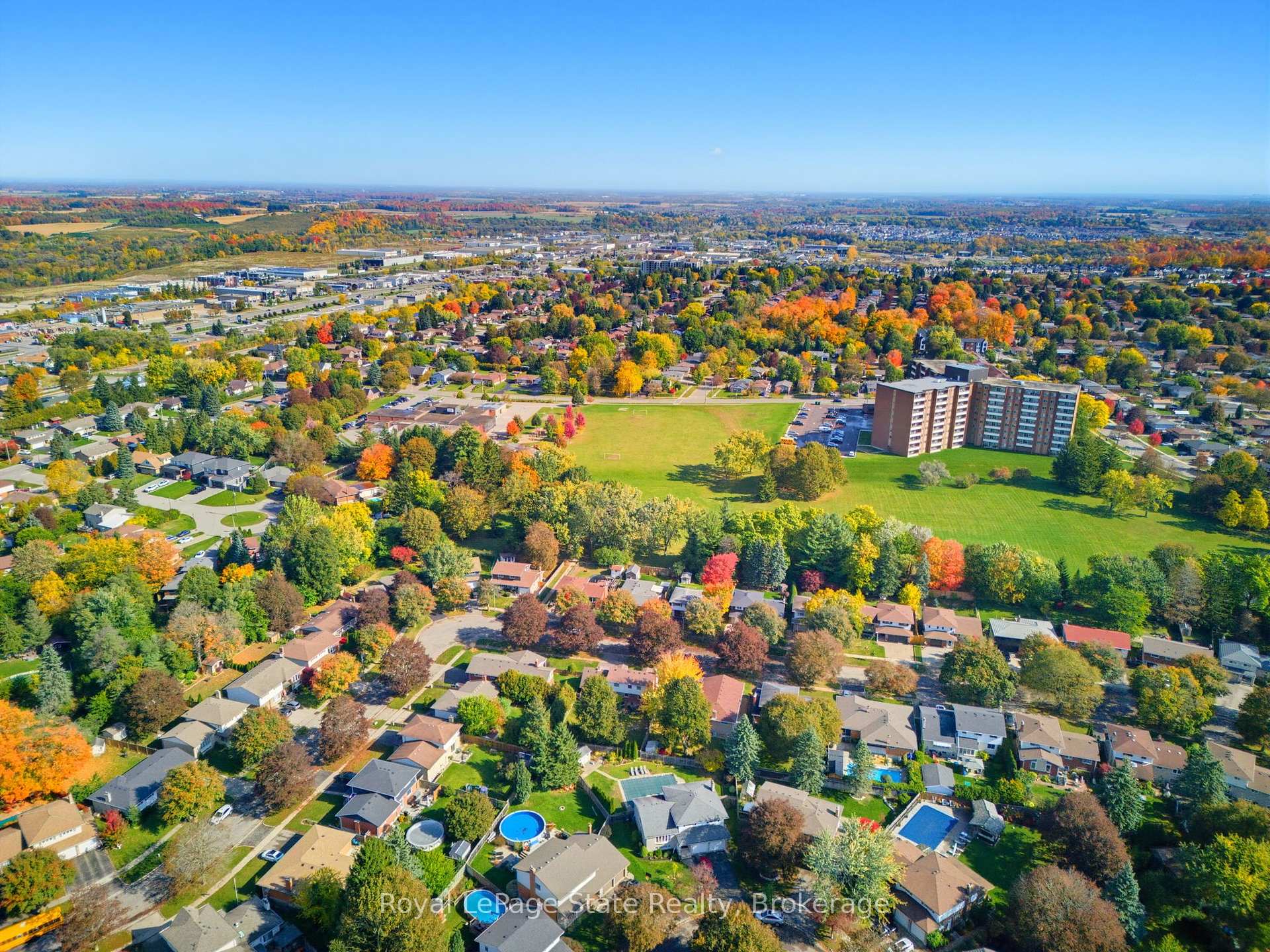 Photo 5 of 239 Carson Drive, Kitchener, Heritage Park - Kitchener — HOMEH
