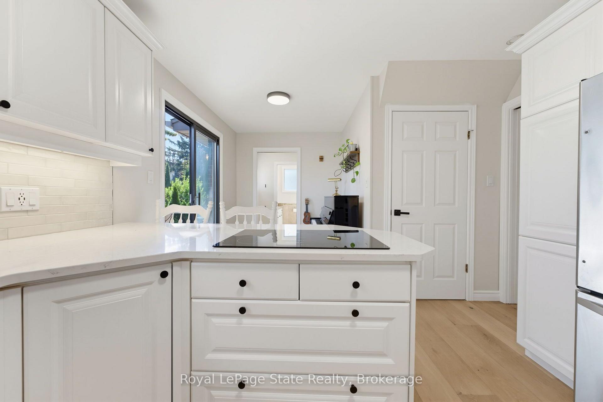 Photo 16 of 239 Carson Drive, Kitchener, Heritage Park - Kitchener — HOMEH