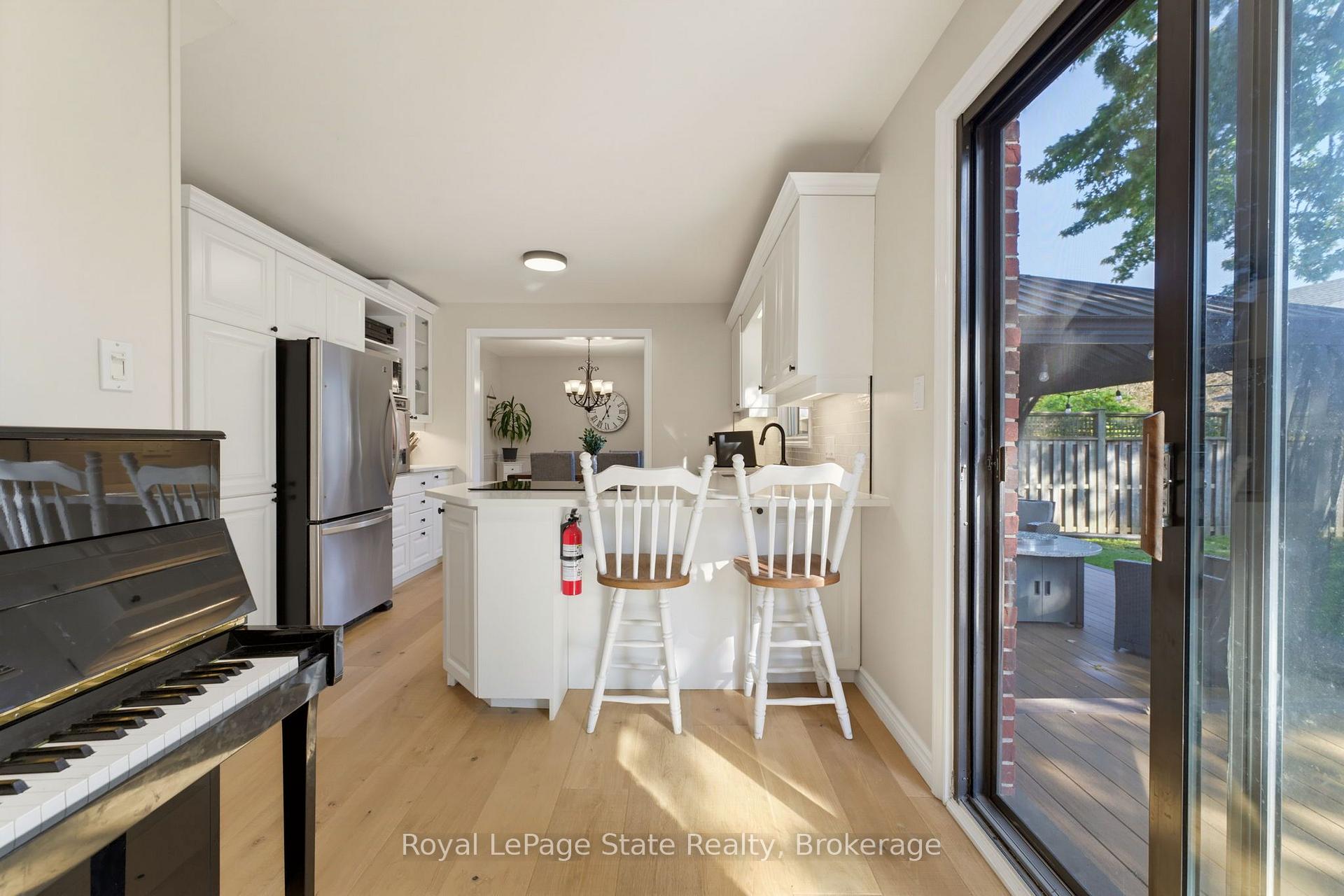 Photo 18 of 239 Carson Drive, Kitchener, Heritage Park - Kitchener — HOMEH