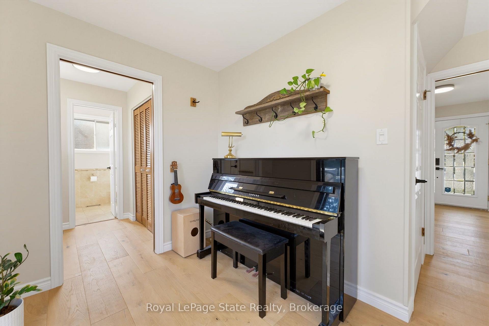 Photo 19 of 239 Carson Drive, Kitchener, Heritage Park - Kitchener — HOMEH