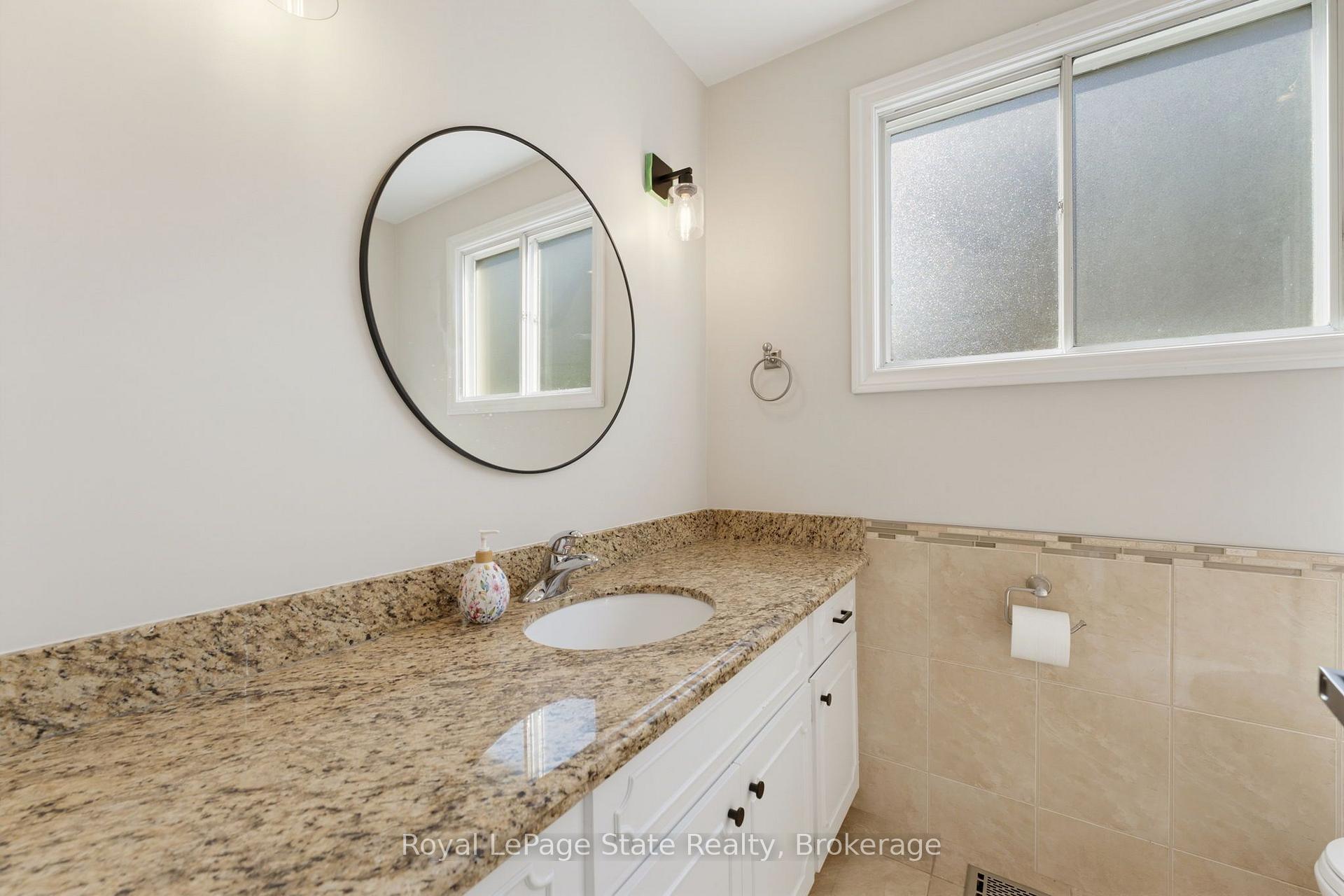 Photo 20 of 239 Carson Drive, Kitchener, Heritage Park - Kitchener — HOMEH