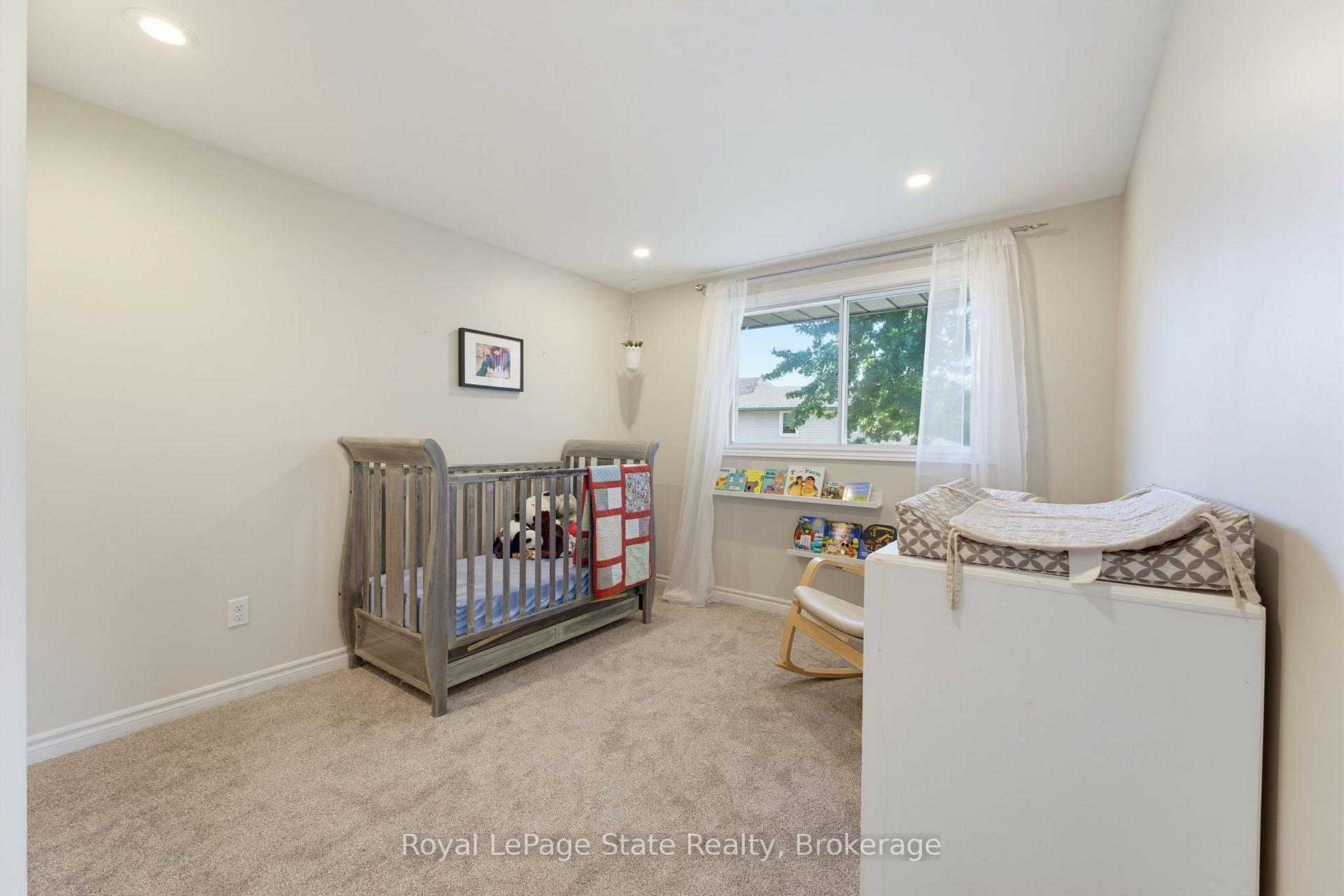 Photo 23 of 239 Carson Drive, Kitchener, Heritage Park - Kitchener — HOMEH