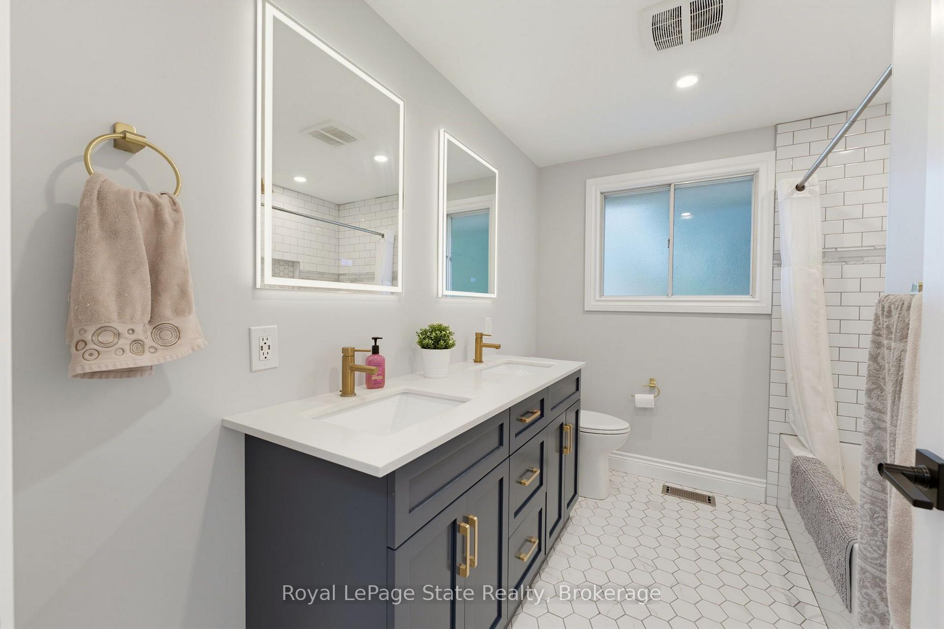 Photo 26 of 239 Carson Drive, Kitchener, Heritage Park - Kitchener — HOMEH