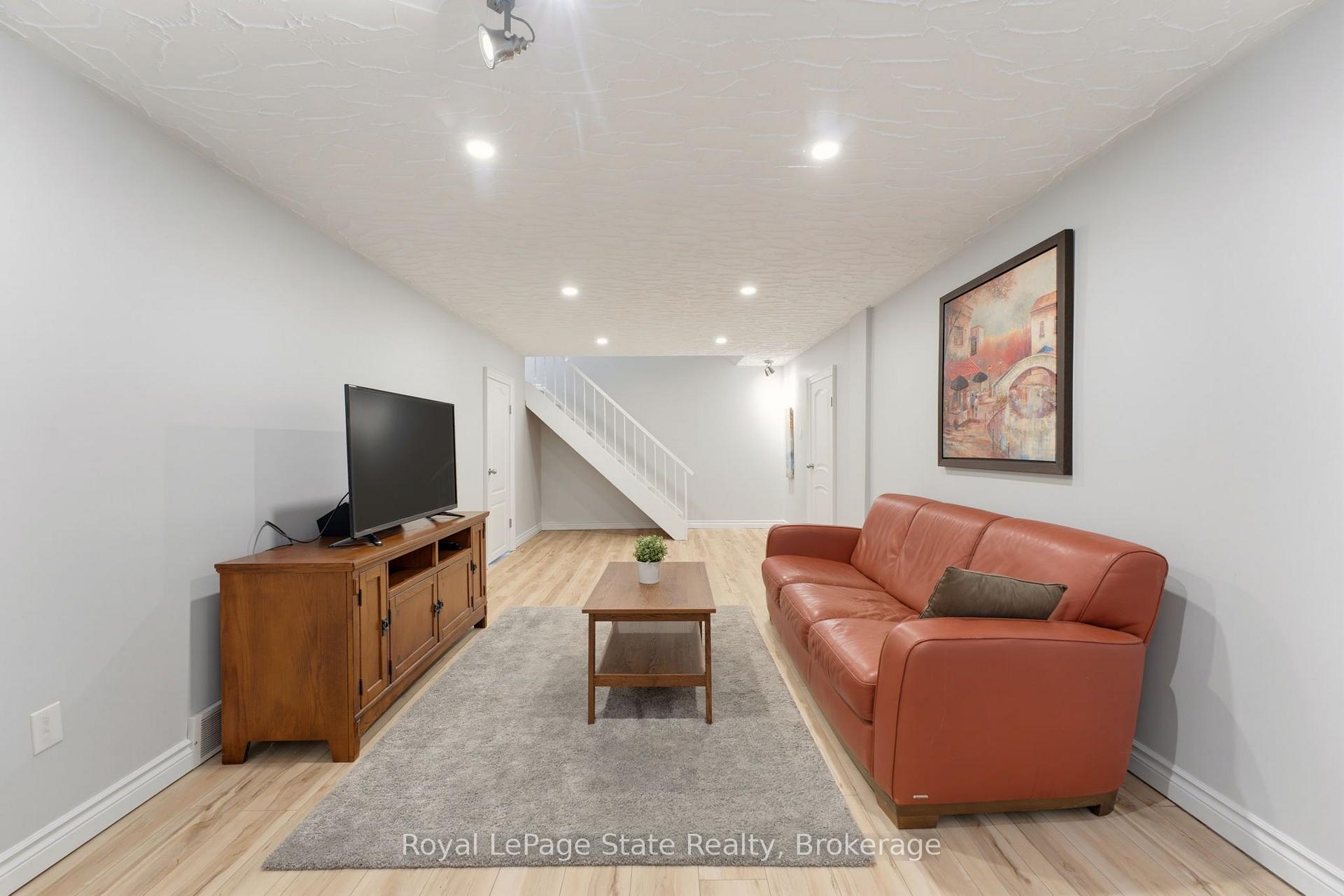 Photo 27 of 239 Carson Drive, Kitchener, Heritage Park - Kitchener — HOMEH