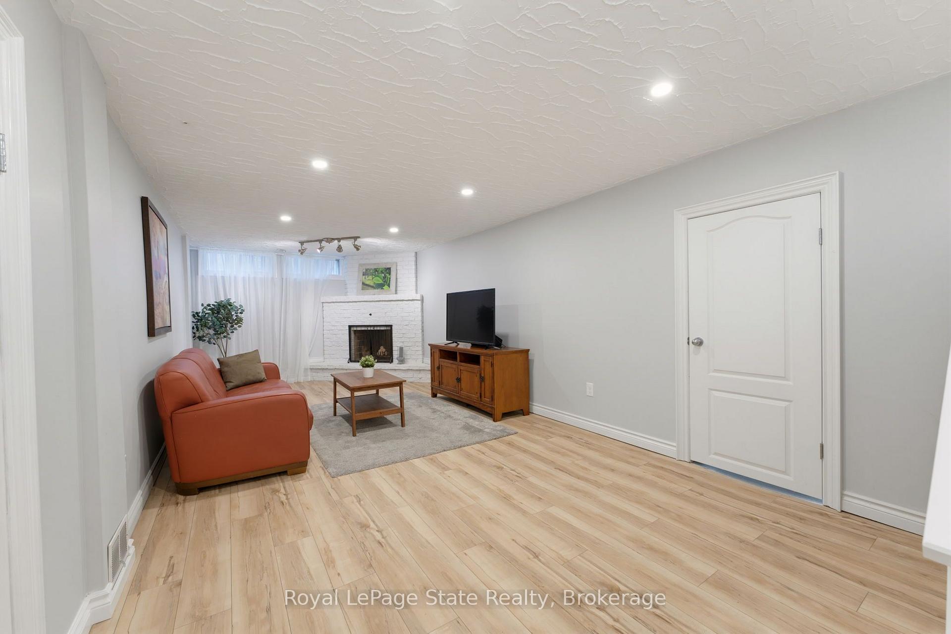 Photo 28 of 239 Carson Drive, Kitchener, Heritage Park - Kitchener — HOMEH