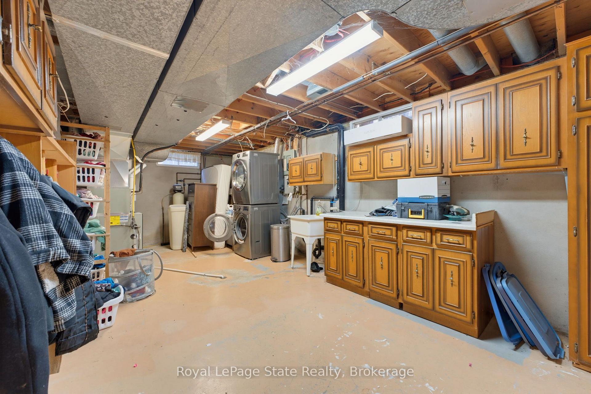 Photo 29 of 239 Carson Drive, Kitchener, Heritage Park - Kitchener — HOMEH