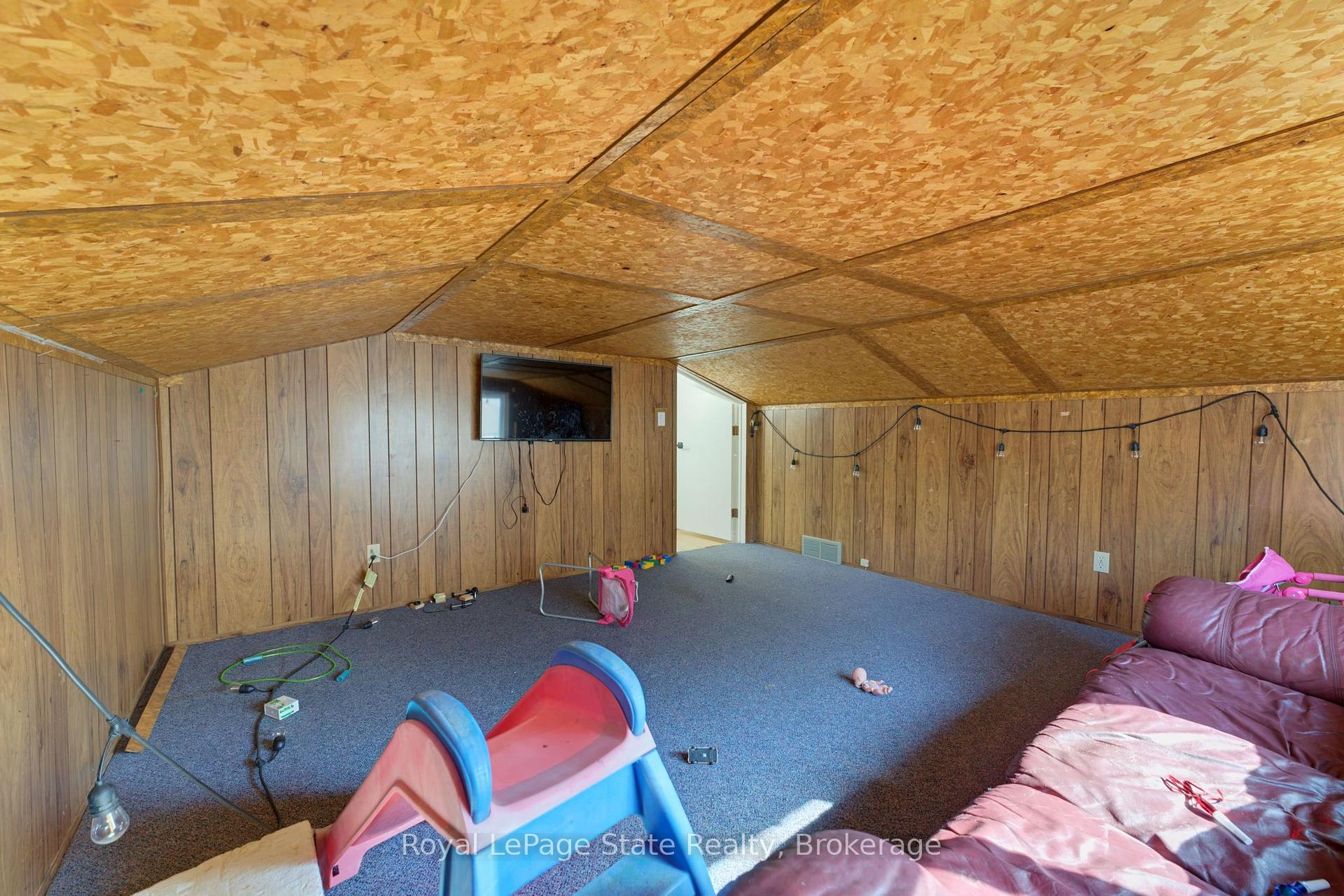 Photo 31 of 239 Carson Drive, Kitchener, Heritage Park - Kitchener — HOMEH
