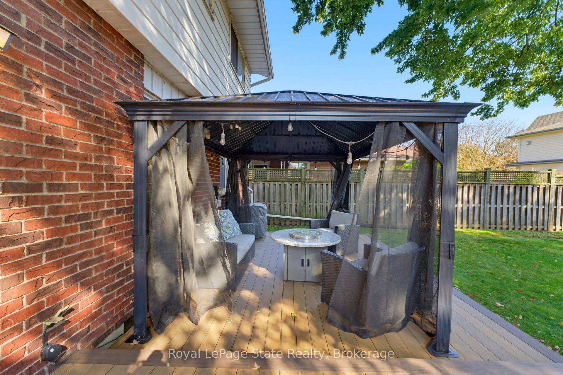 Photo 33 of 239 Carson Drive, Kitchener, Heritage Park - Kitchener — HOMEH