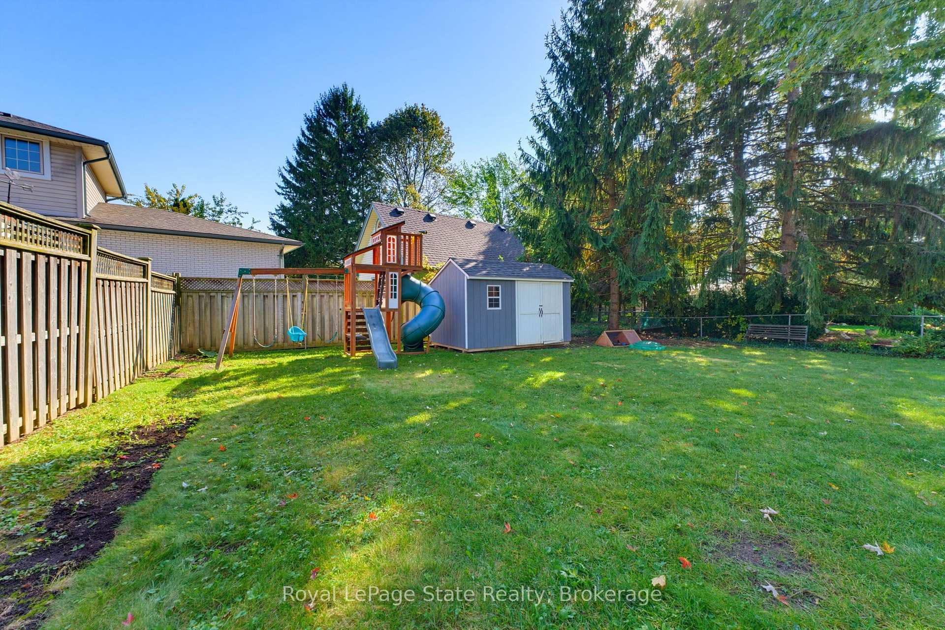 Photo 35 of 239 Carson Drive, Kitchener, Heritage Park - Kitchener — HOMEH