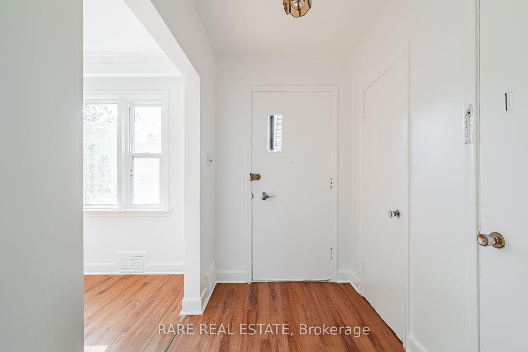Photo 4 of Unit Main, 14 Alexis Boulevard, North York, Clanton Park — HOMEH