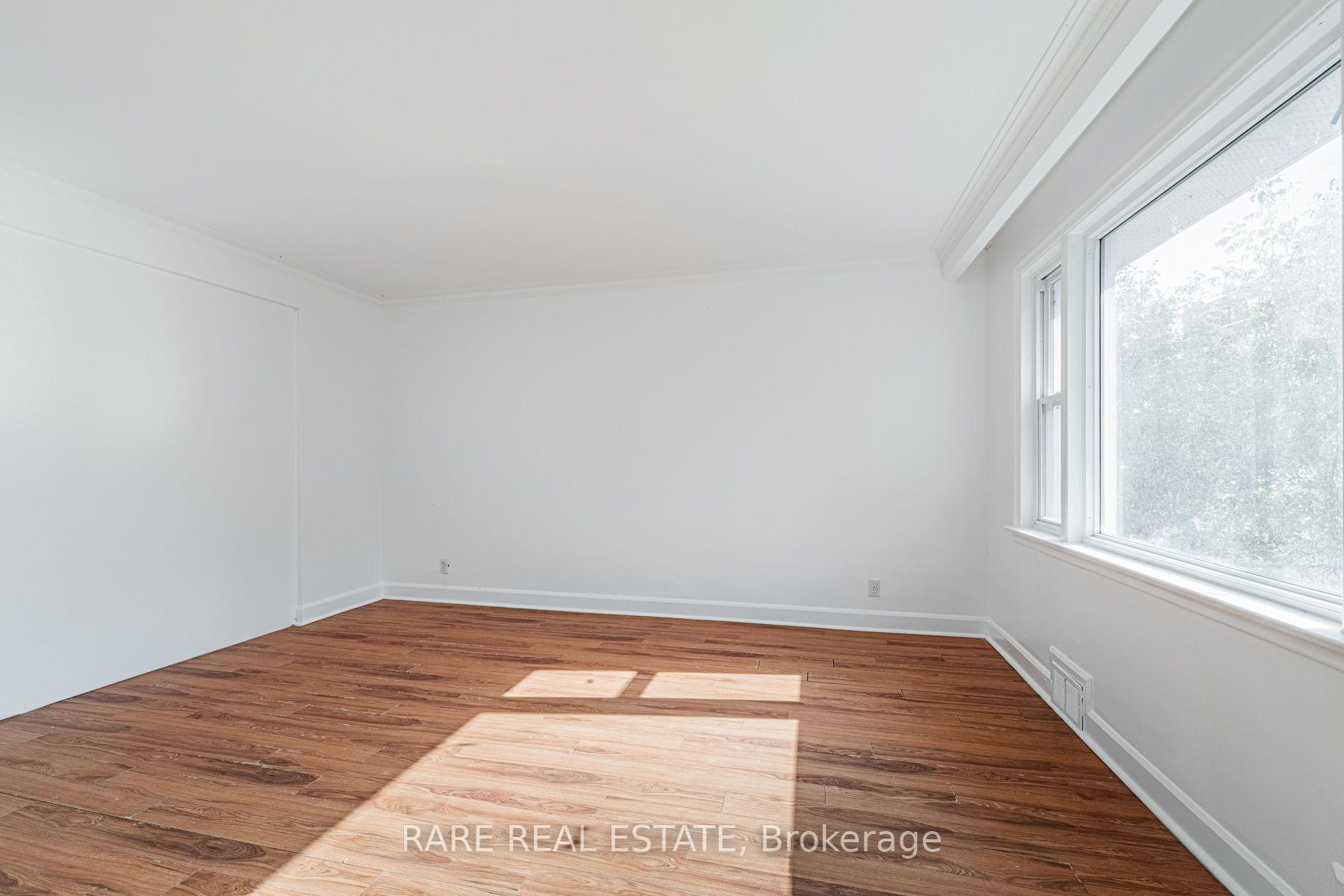 Photo 5 of Unit Main, 14 Alexis Boulevard, North York, Clanton Park — HOMEH