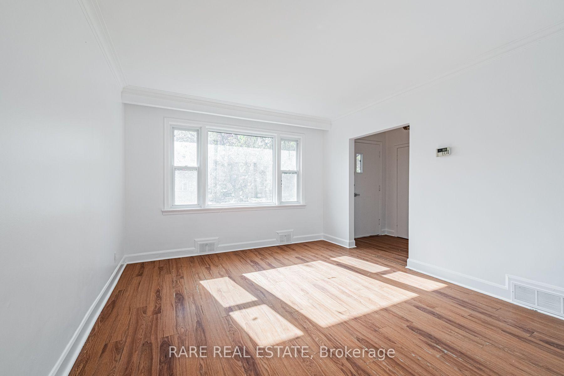 Photo 6 of Unit Main, 14 Alexis Boulevard, North York, Clanton Park — HOMEH