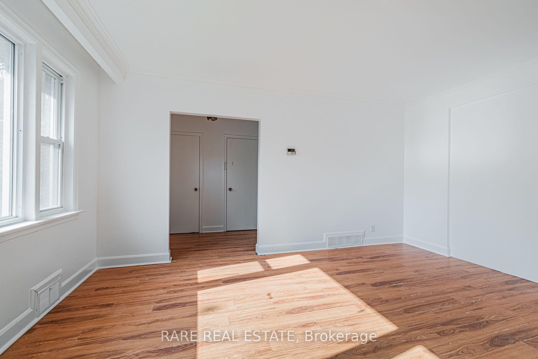 Photo 7 of Unit Main, 14 Alexis Boulevard, North York, Clanton Park — HOMEH