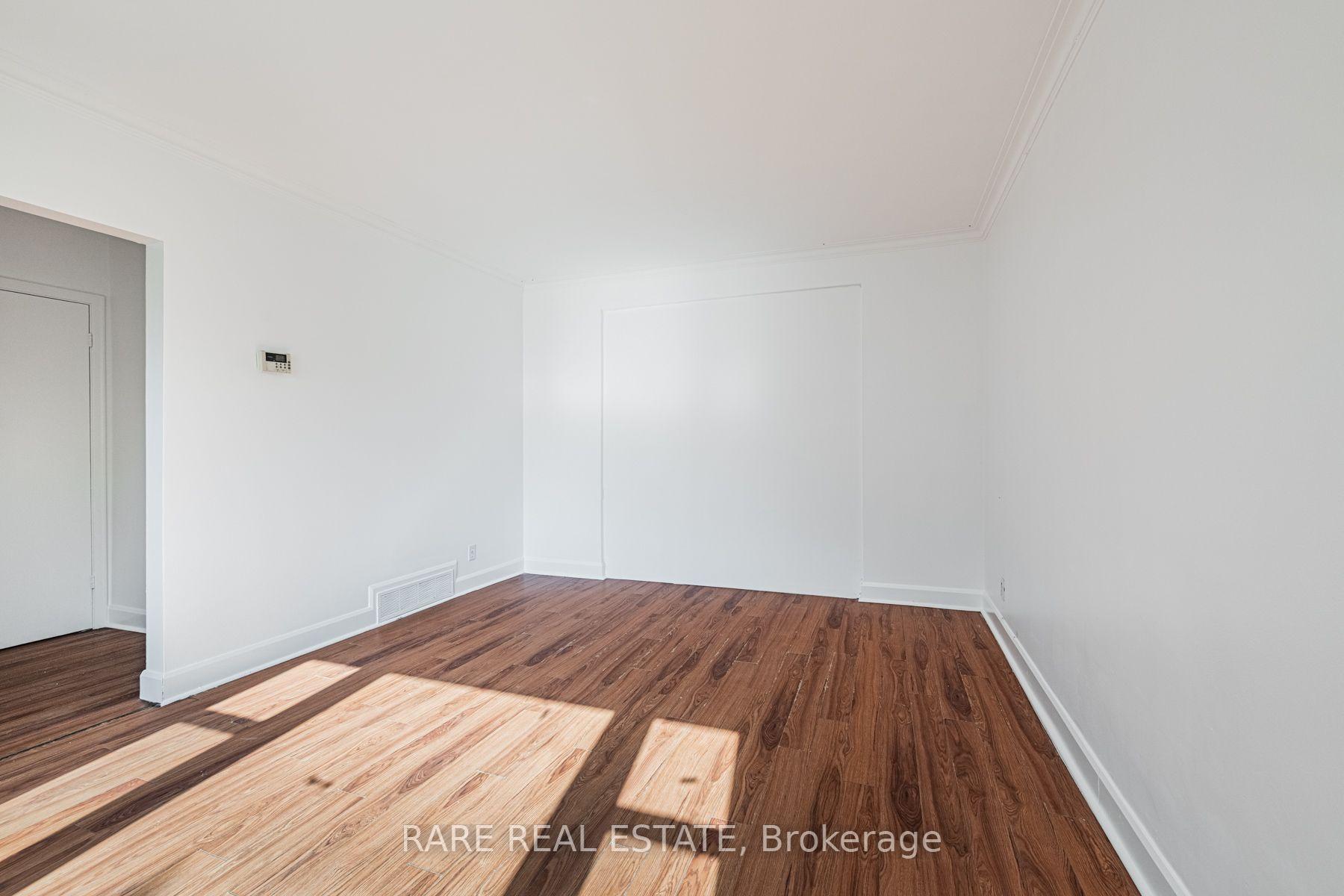 Photo 8 of Unit Main, 14 Alexis Boulevard, North York, Clanton Park — HOMEH