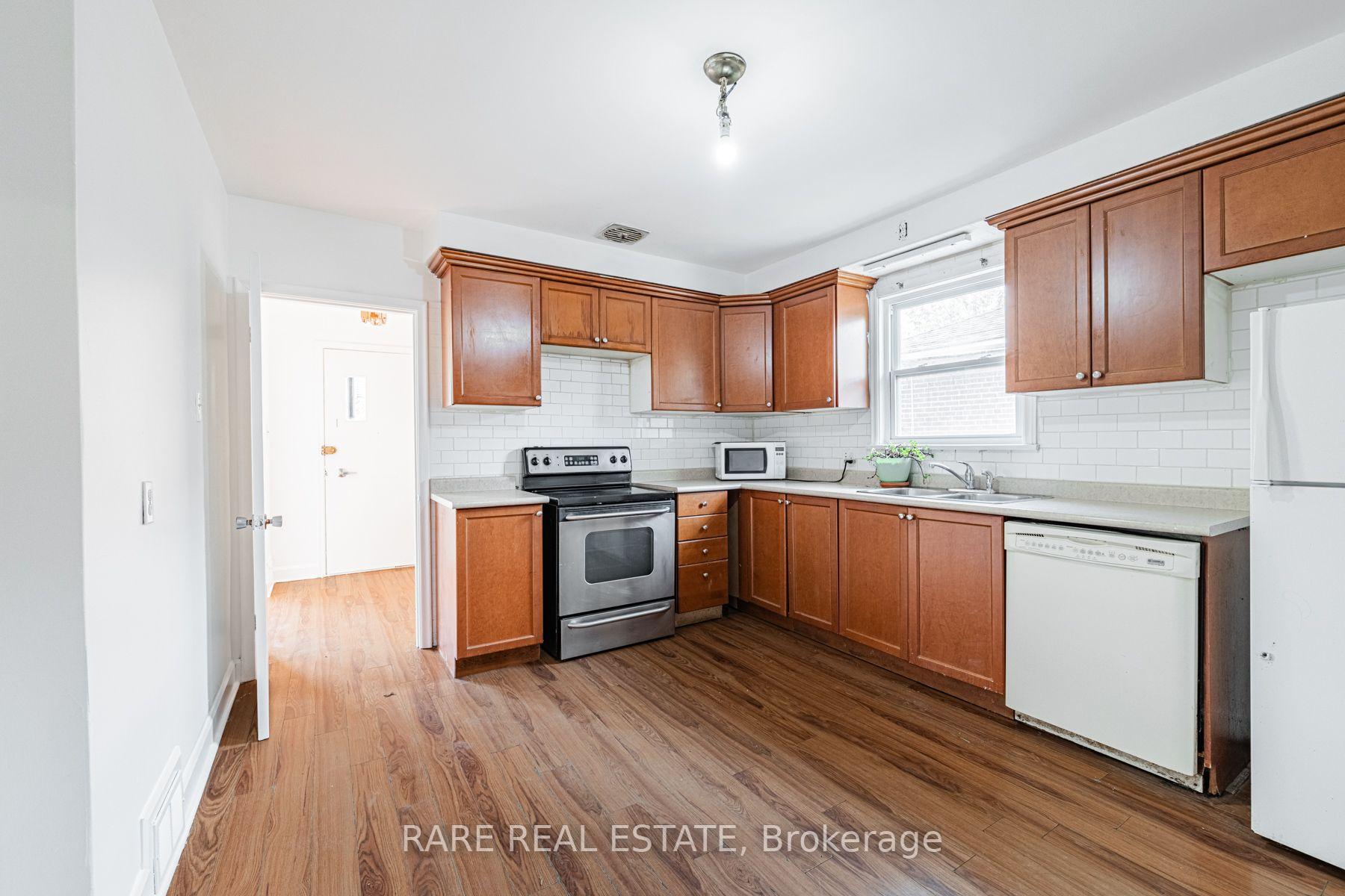 Photo 12 of Unit Main, 14 Alexis Boulevard, North York, Clanton Park — HOMEH