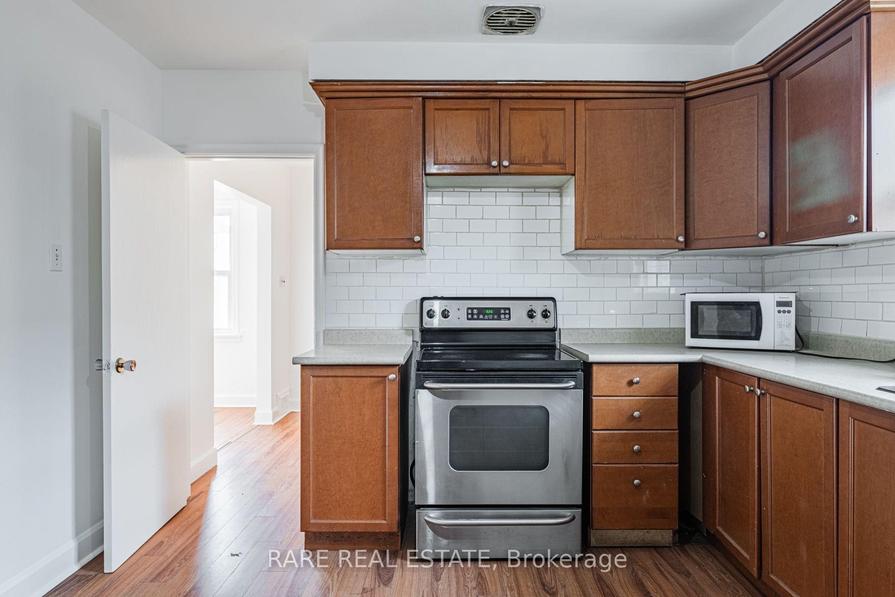 Photo 14 of Unit Main, 14 Alexis Boulevard, North York, Clanton Park — HOMEH