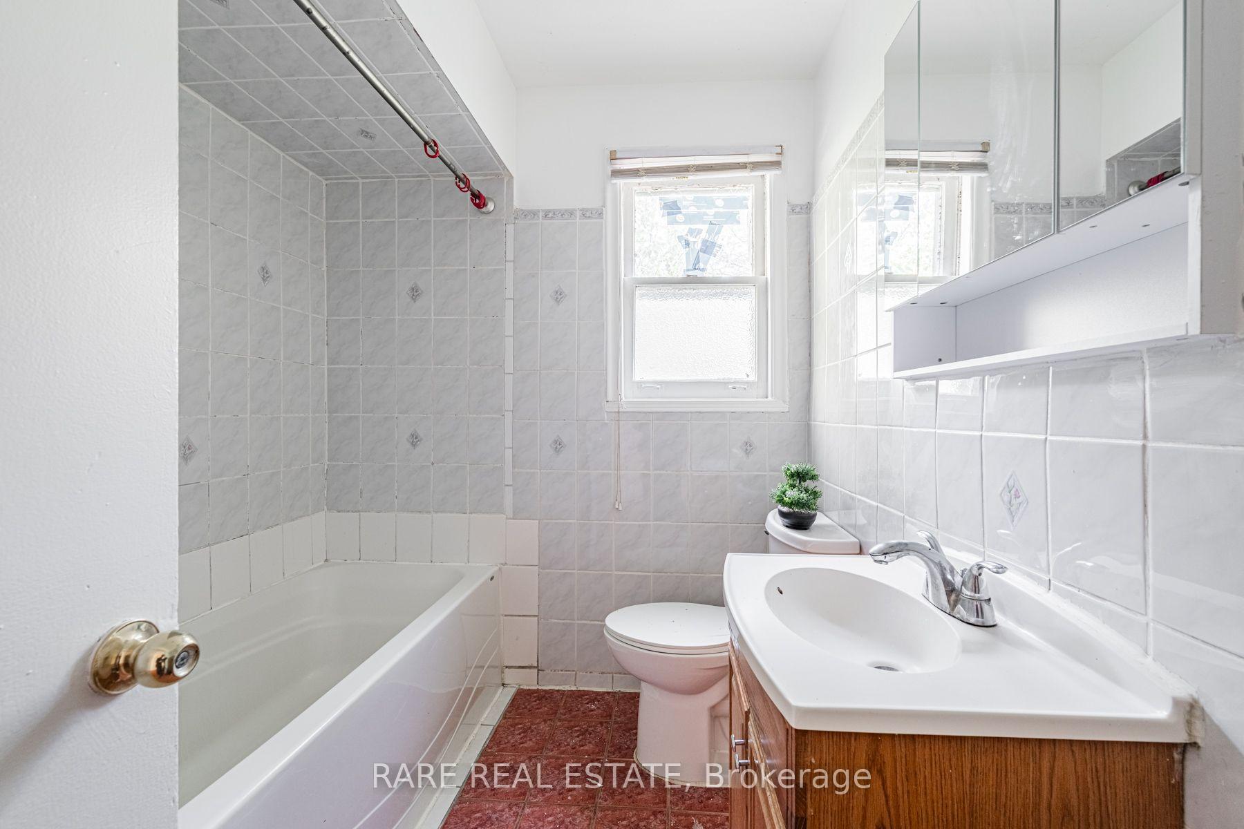 Photo 17 of Unit Main, 14 Alexis Boulevard, North York, Clanton Park — HOMEH