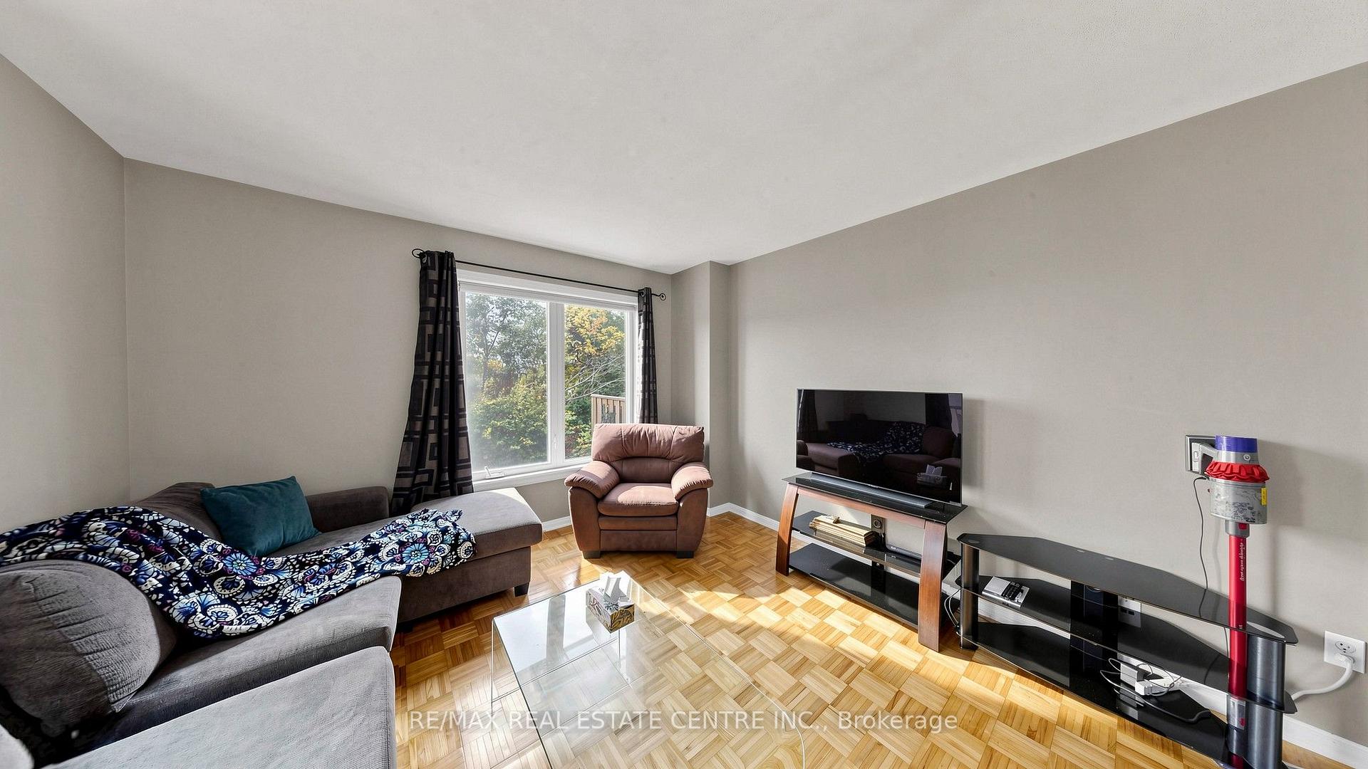 Photo 4 of Unit 3, 2215 Cleaver Avenue, Burlington, Headon — HOMEH