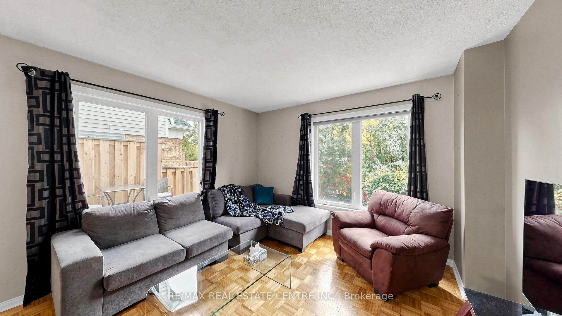 Photo 5 of Unit 3, 2215 Cleaver Avenue, Burlington, Headon — HOMEH