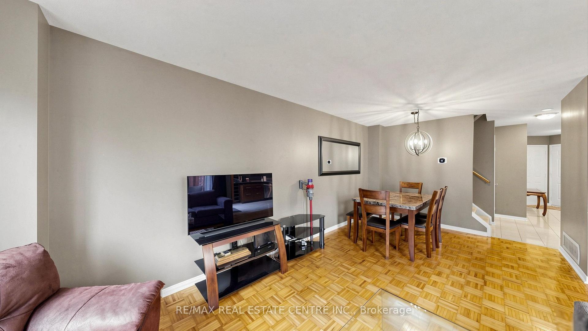 Photo 7 of Unit 3, 2215 Cleaver Avenue, Burlington, Headon — HOMEH