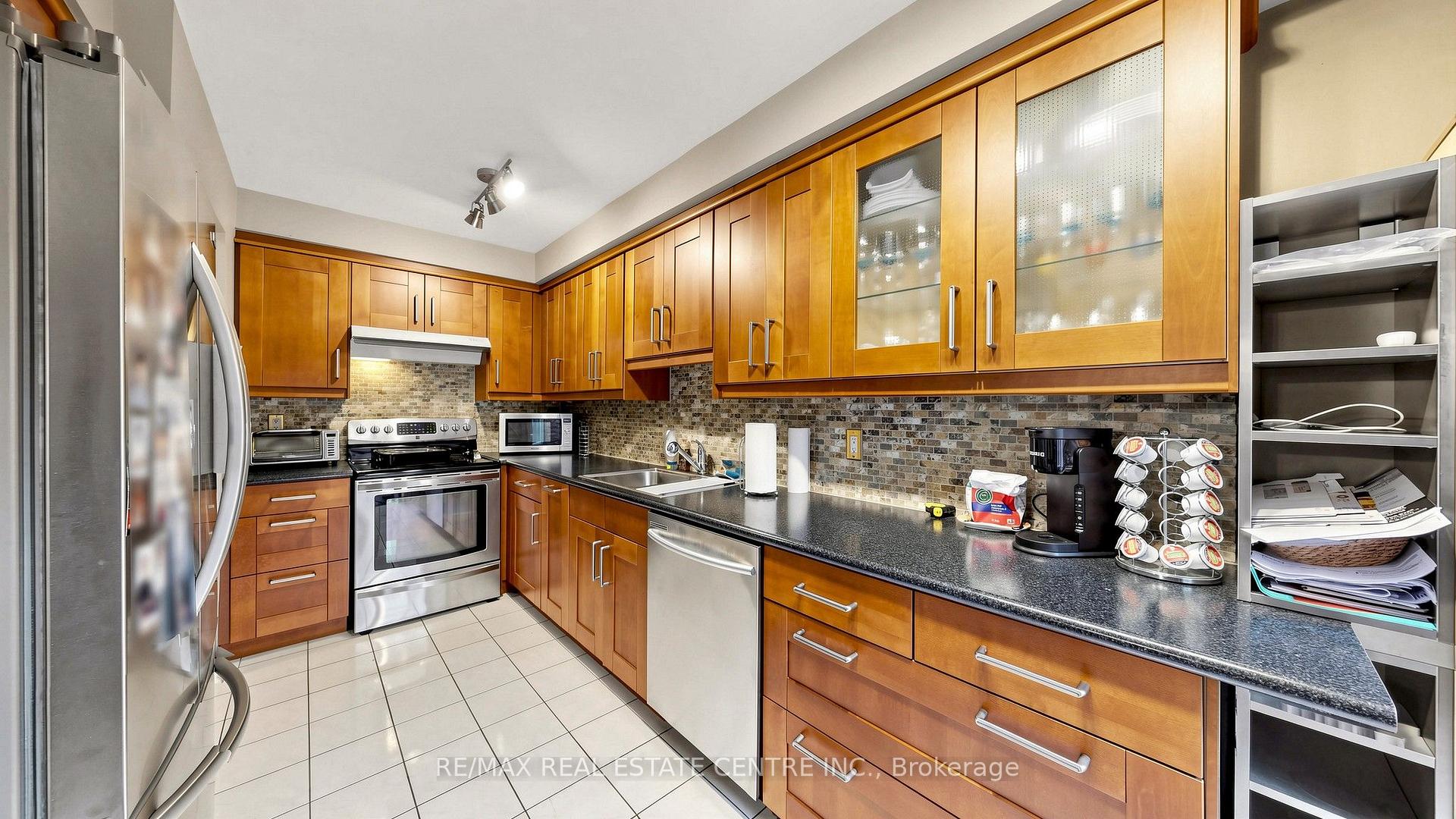 Photo 12 of Unit 3, 2215 Cleaver Avenue, Burlington, Headon — HOMEH