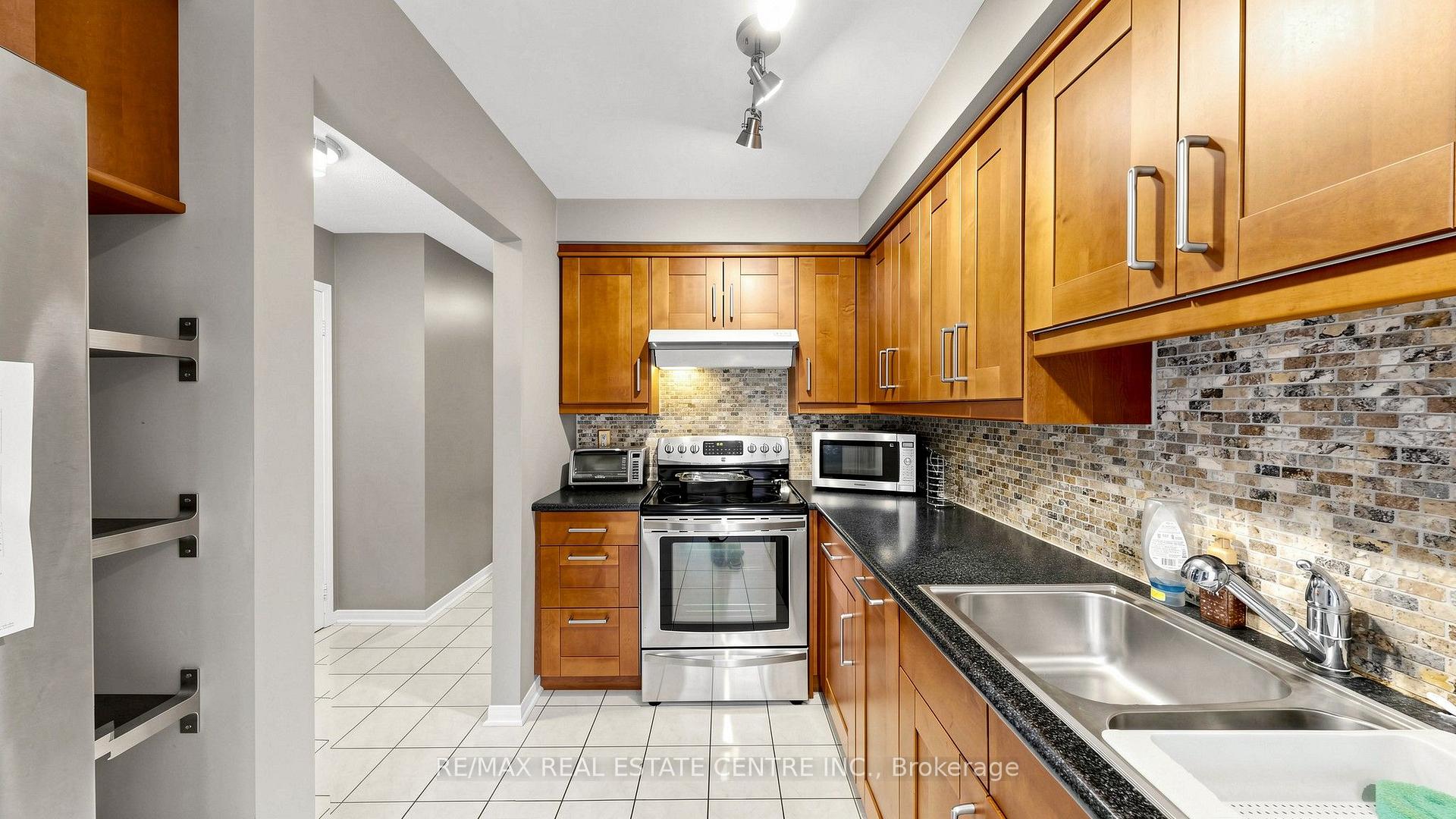 Photo 14 of Unit 3, 2215 Cleaver Avenue, Burlington, Headon — HOMEH