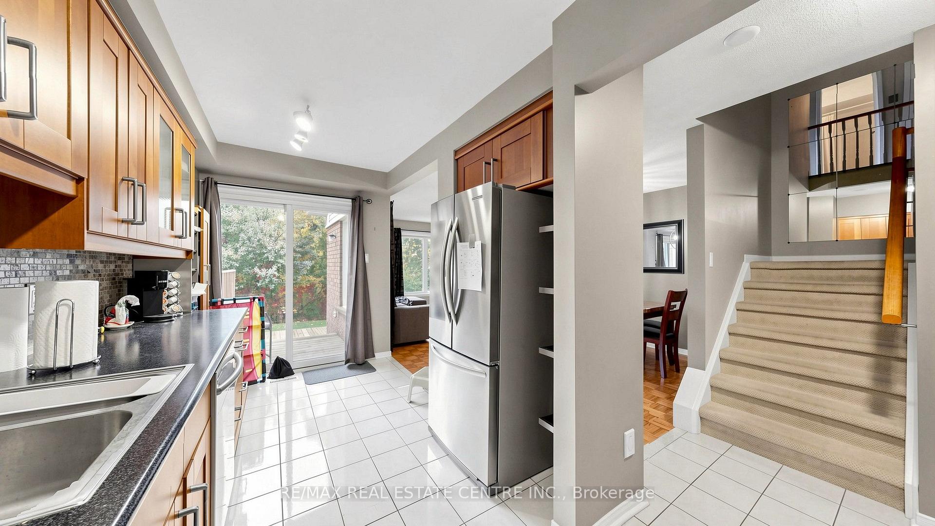 Photo 15 of Unit 3, 2215 Cleaver Avenue, Burlington, Headon — HOMEH