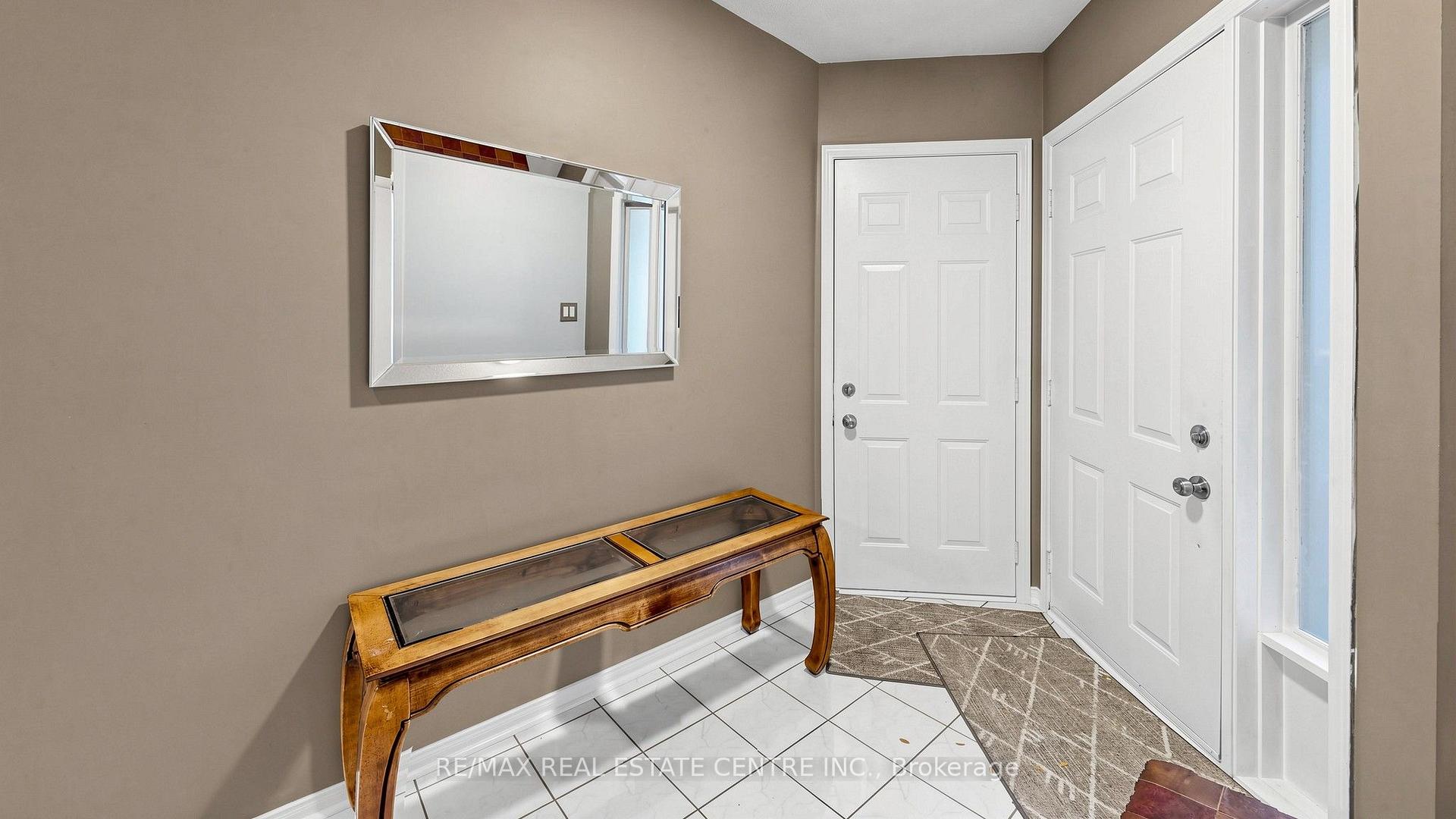 Photo 16 of Unit 3, 2215 Cleaver Avenue, Burlington, Headon — HOMEH