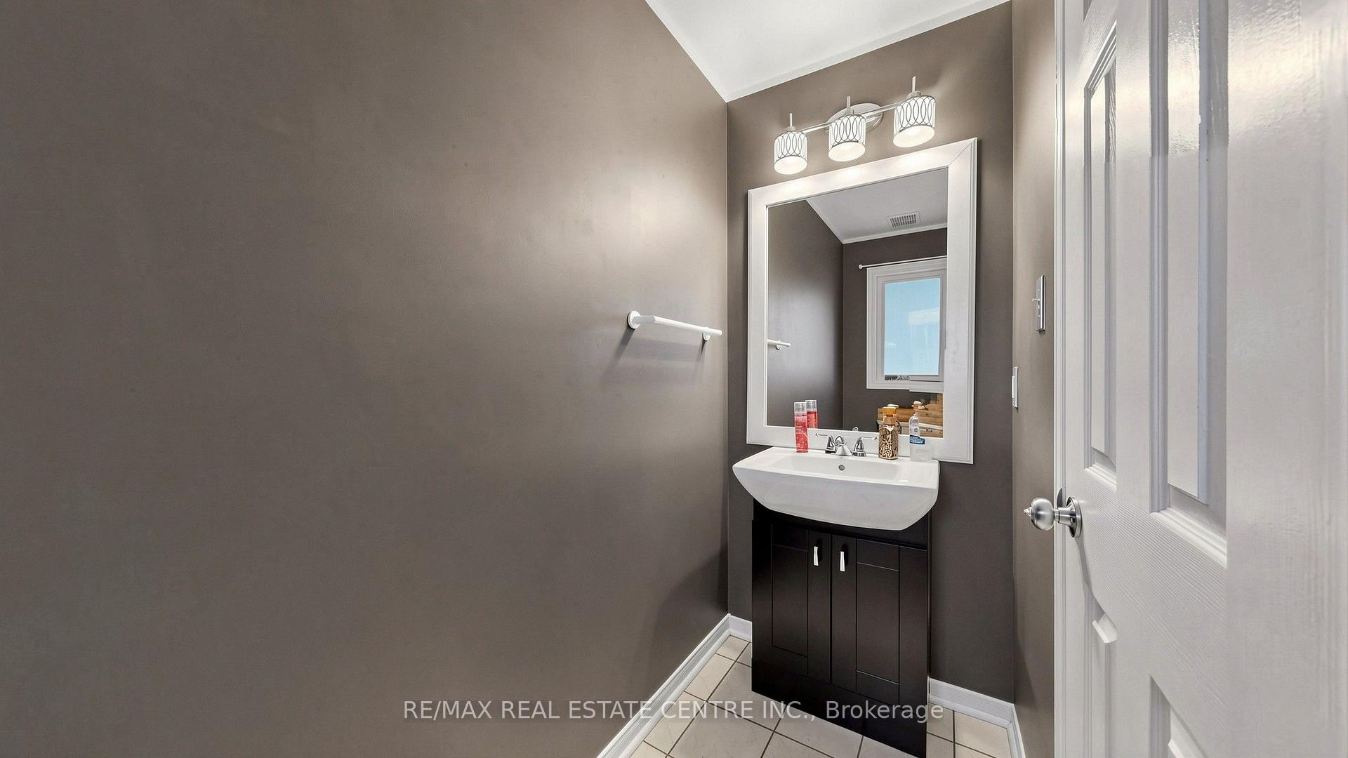Photo 17 of Unit 3, 2215 Cleaver Avenue, Burlington, Headon — HOMEH
